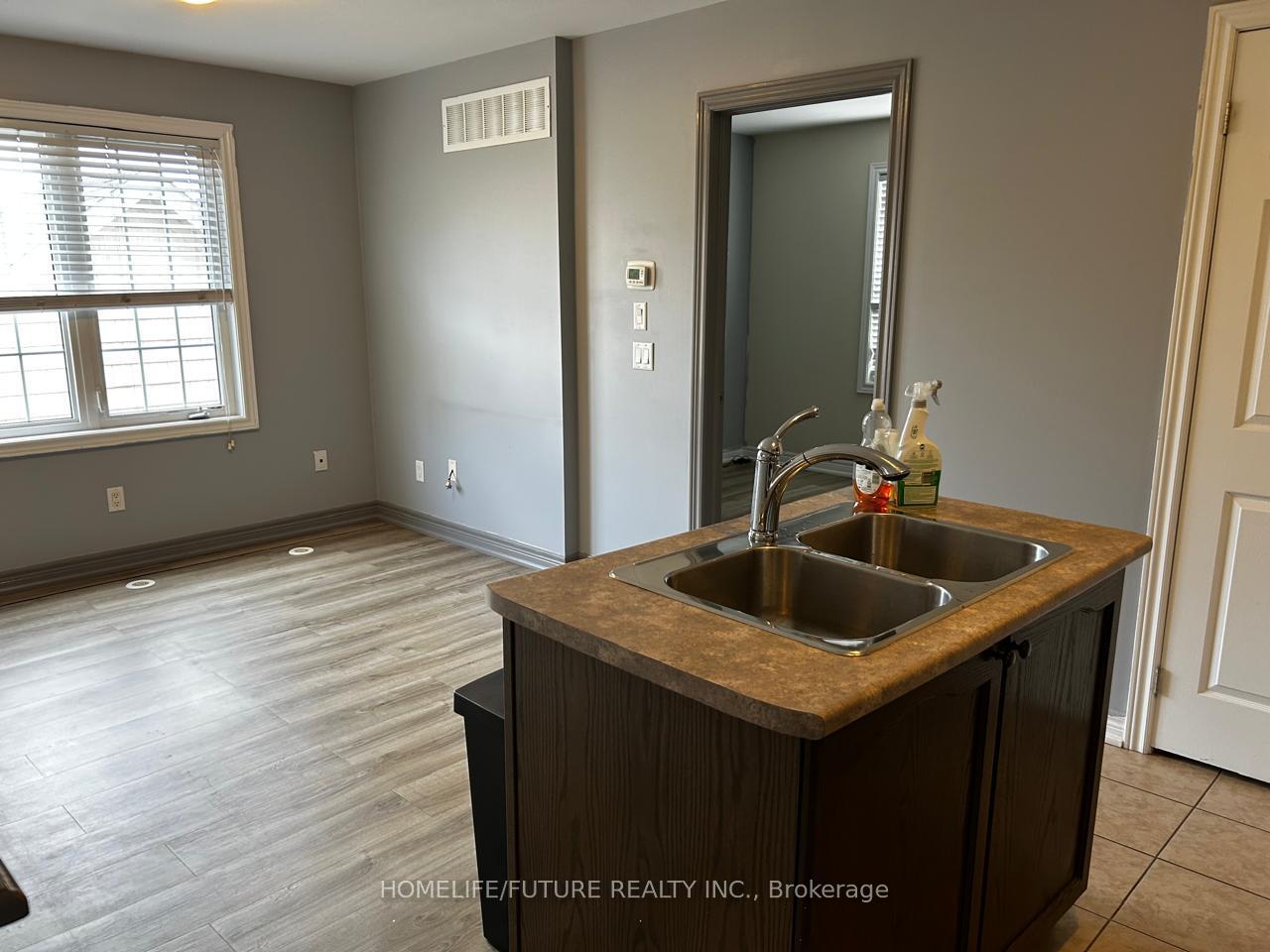 Photo 5 of 23 Highbury Court, Markham, Cornell — HOMEH