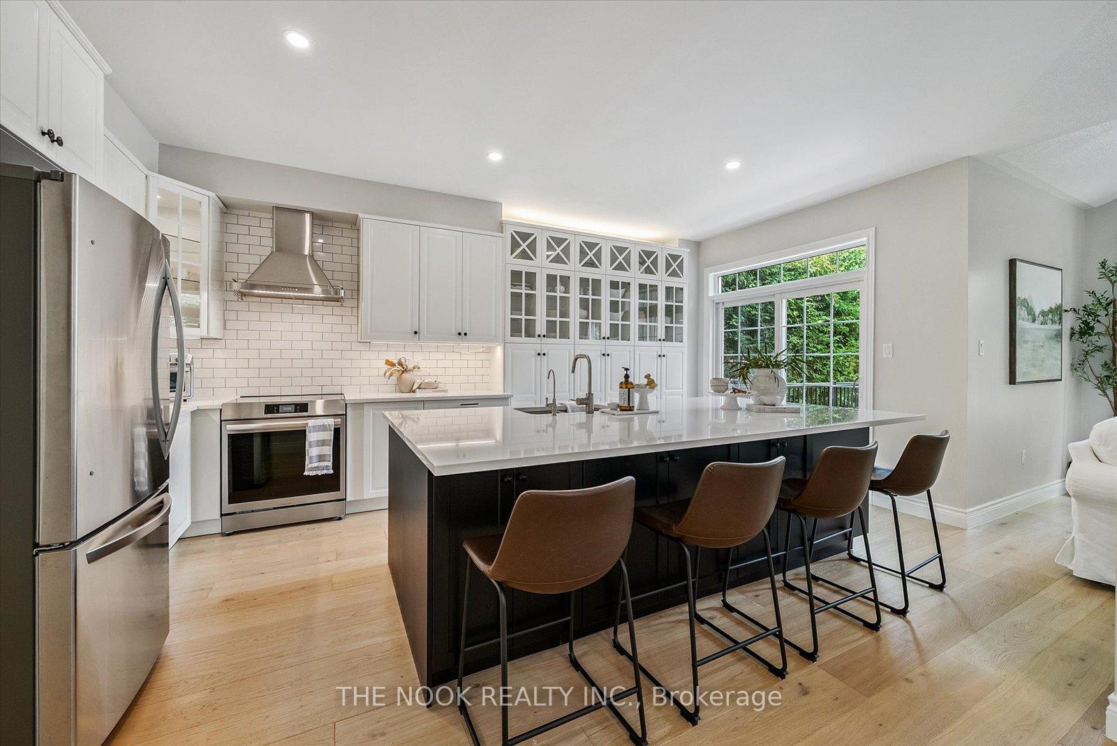 Photo 4 of 31 Queensplate Drive, Scugog, Port Perry — HOMEH
