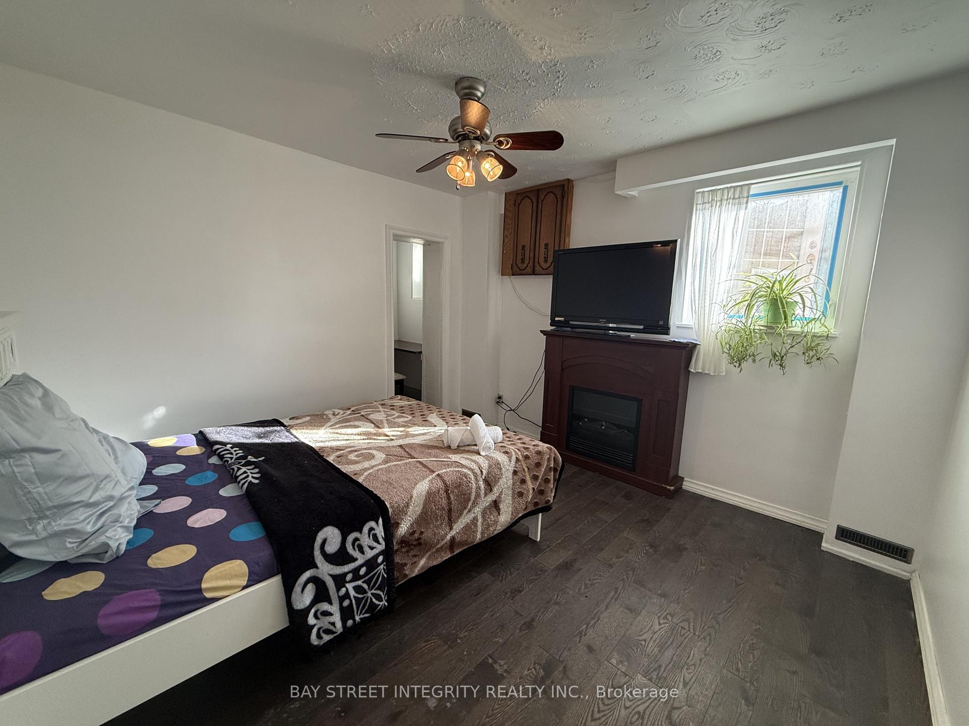 Front of Unit Bsmt, 34 Iangrove Terrace