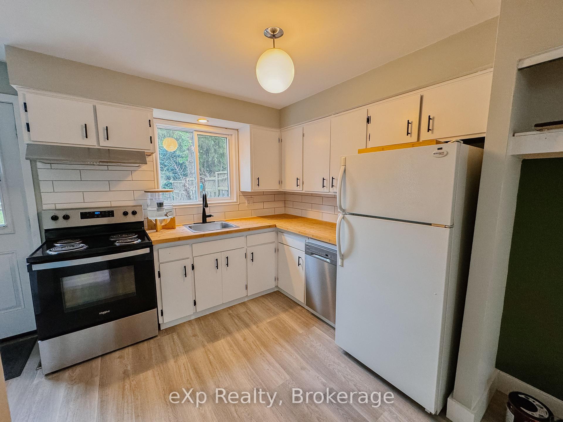 Photo 4 of 24 Windermere Court, Guelph, Riverside Park — HOMEH