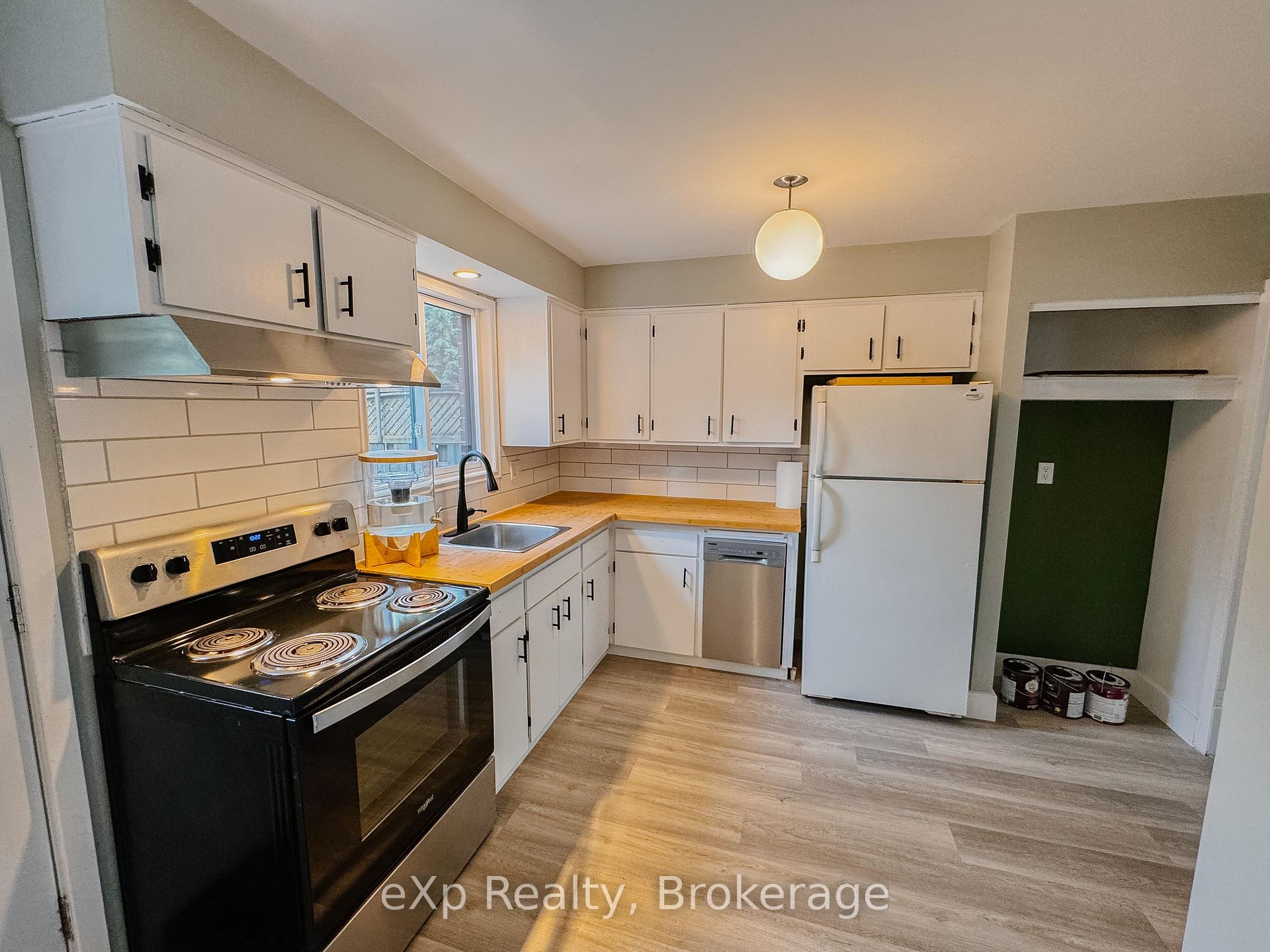 Photo 5 of 24 Windermere Court, Guelph, Riverside Park — HOMEH