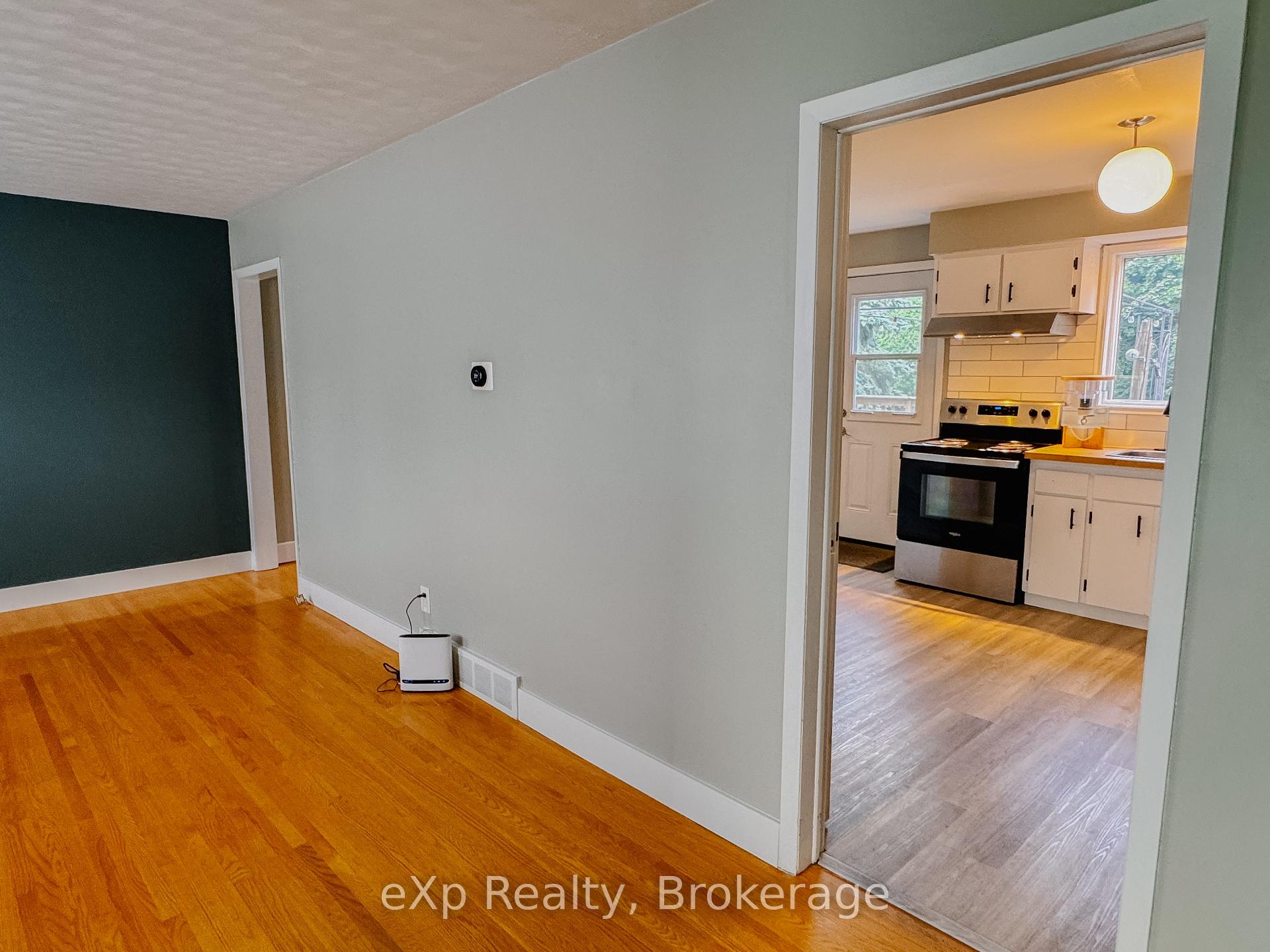 Photo 9 of 24 Windermere Court, Guelph, Riverside Park — HOMEH