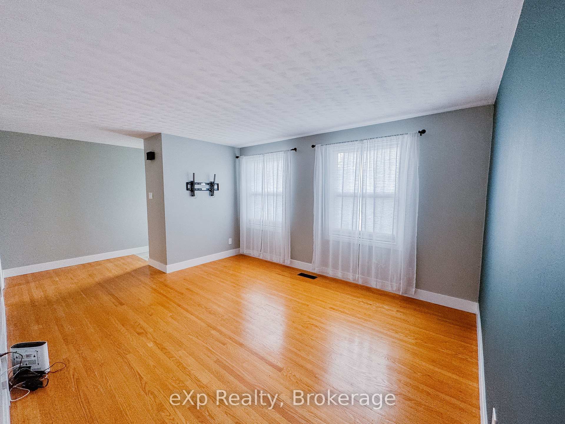 Photo 11 of 24 Windermere Court, Guelph, Riverside Park — HOMEH
