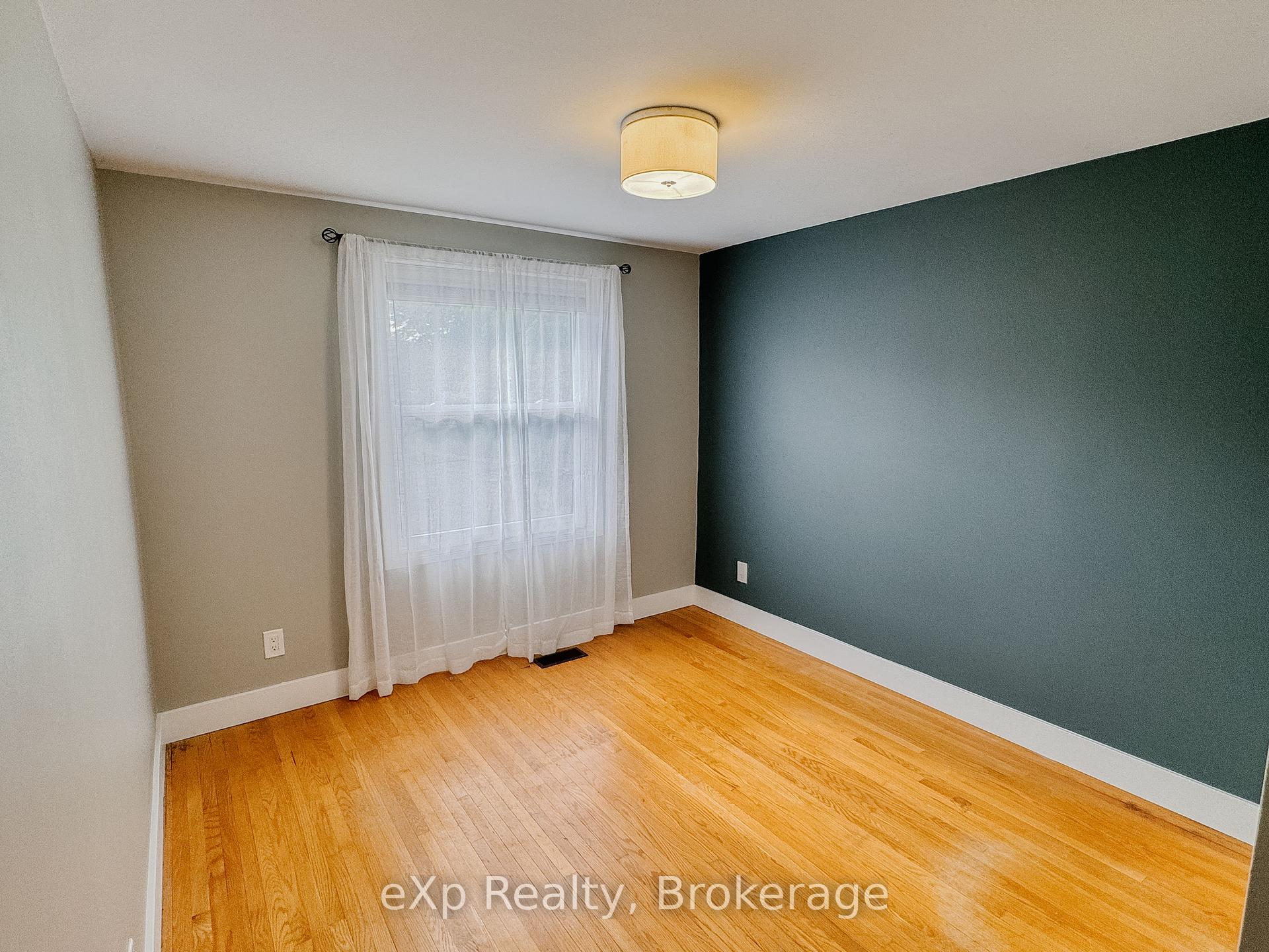 Photo 20 of 24 Windermere Court, Guelph, Riverside Park — HOMEH