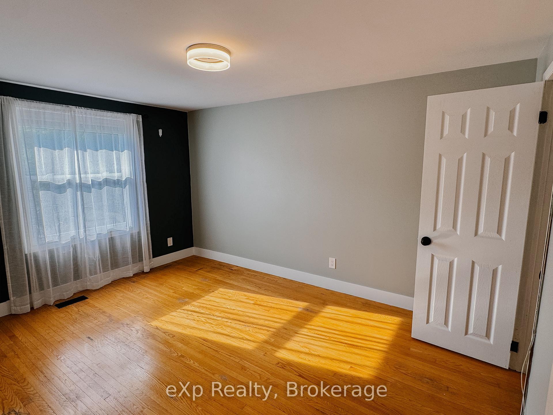 Photo 23 of 24 Windermere Court, Guelph, Riverside Park — HOMEH