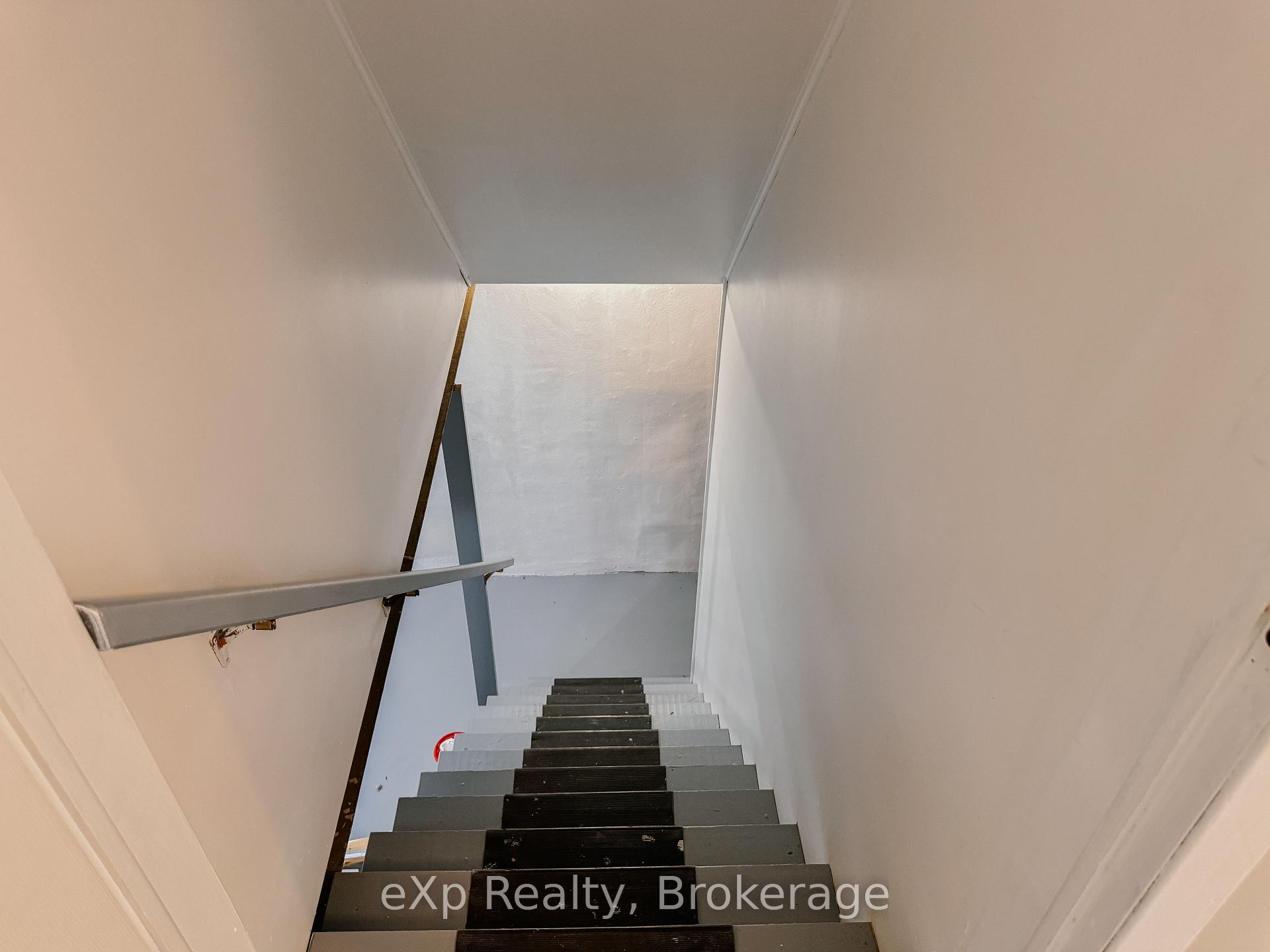 Photo 25 of 24 Windermere Court, Guelph, Riverside Park — HOMEH