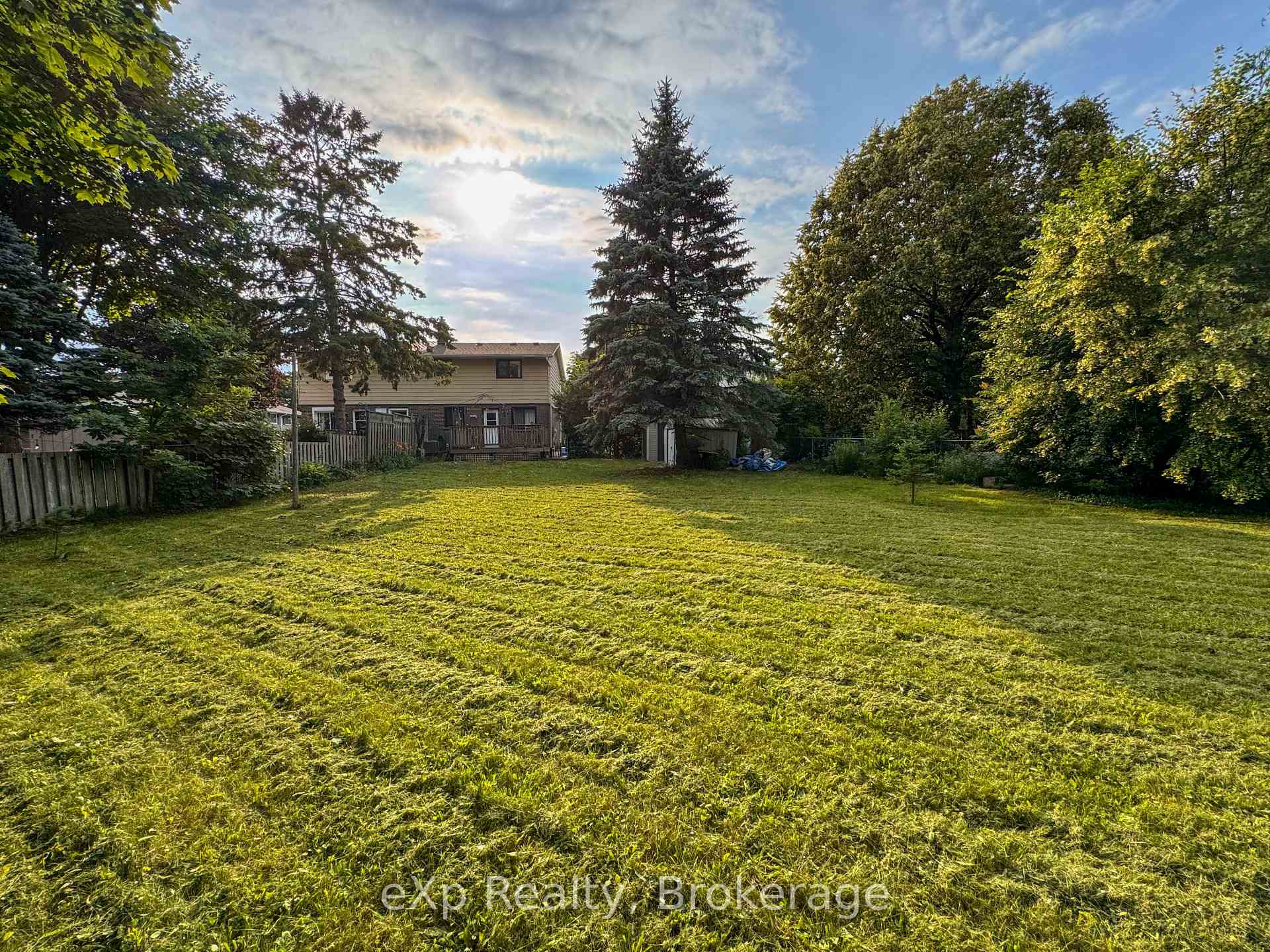 Photo 34 of 24 Windermere Court, Guelph, Riverside Park — HOMEH
