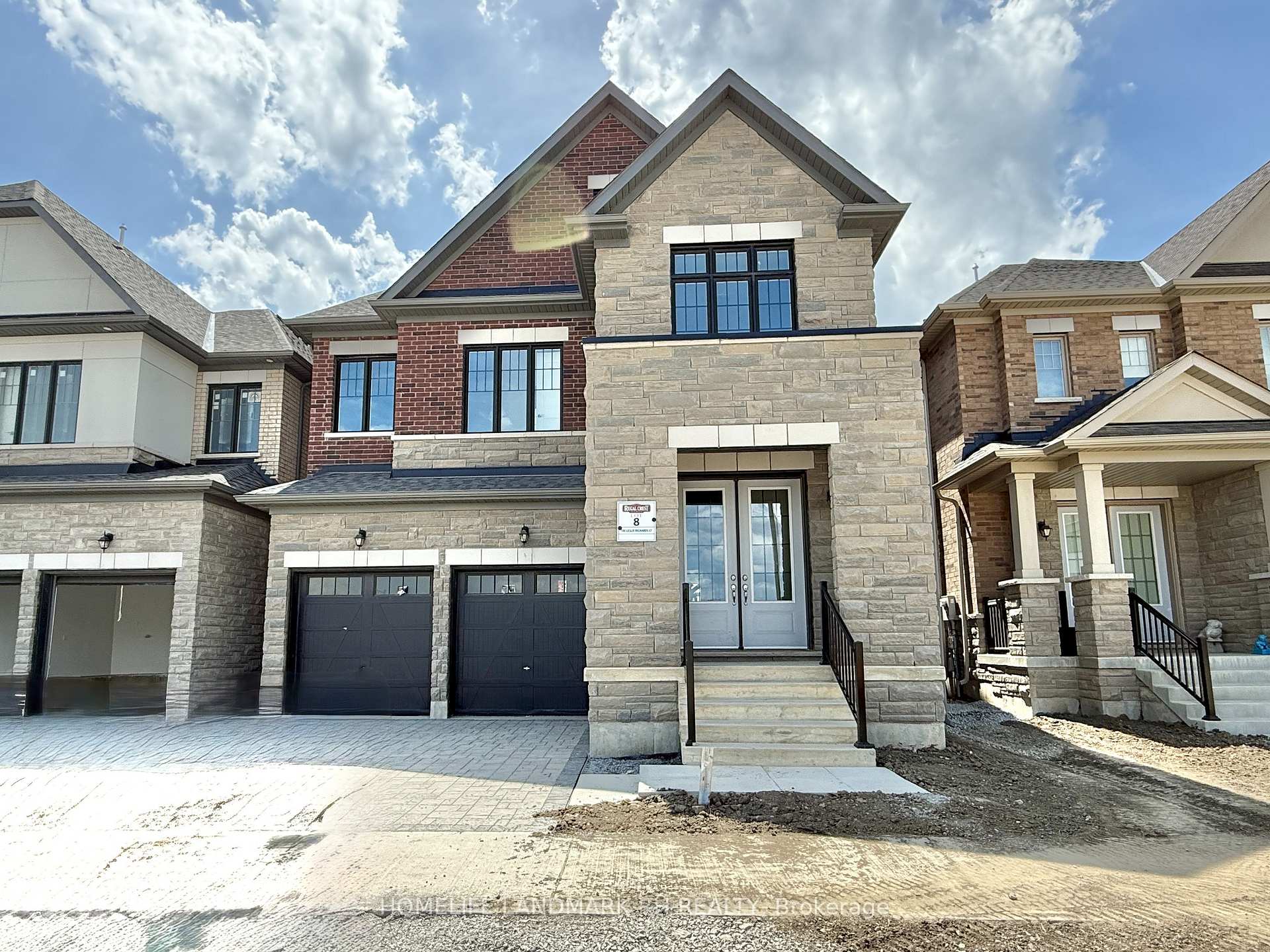 Front of 186 Leslie Richards Street