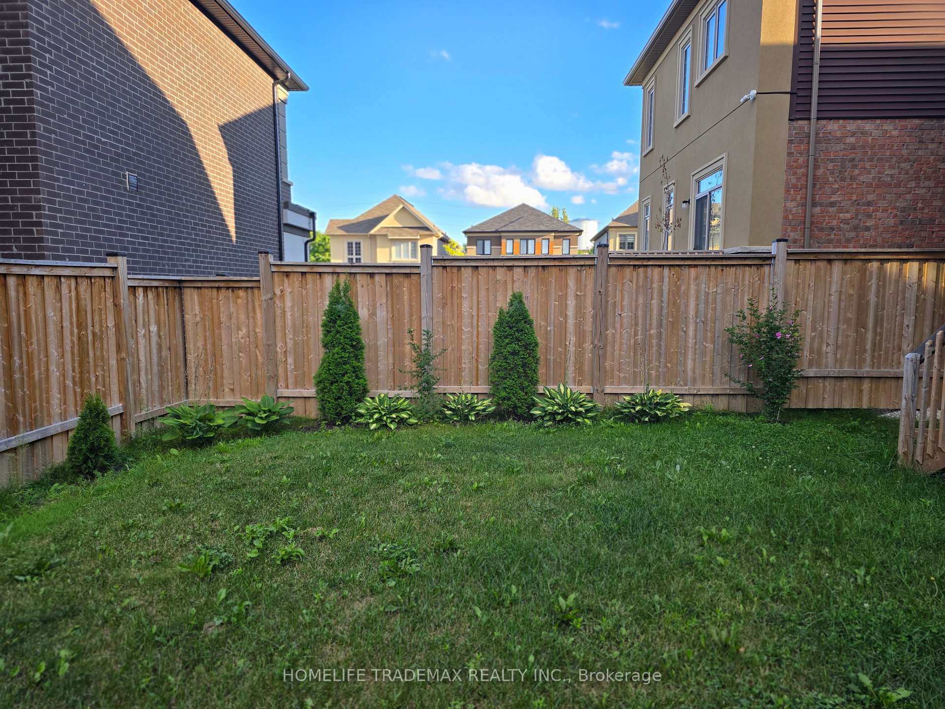 Photo 25 of 49 Flag Avenue, Brant, Paris — HOMEH