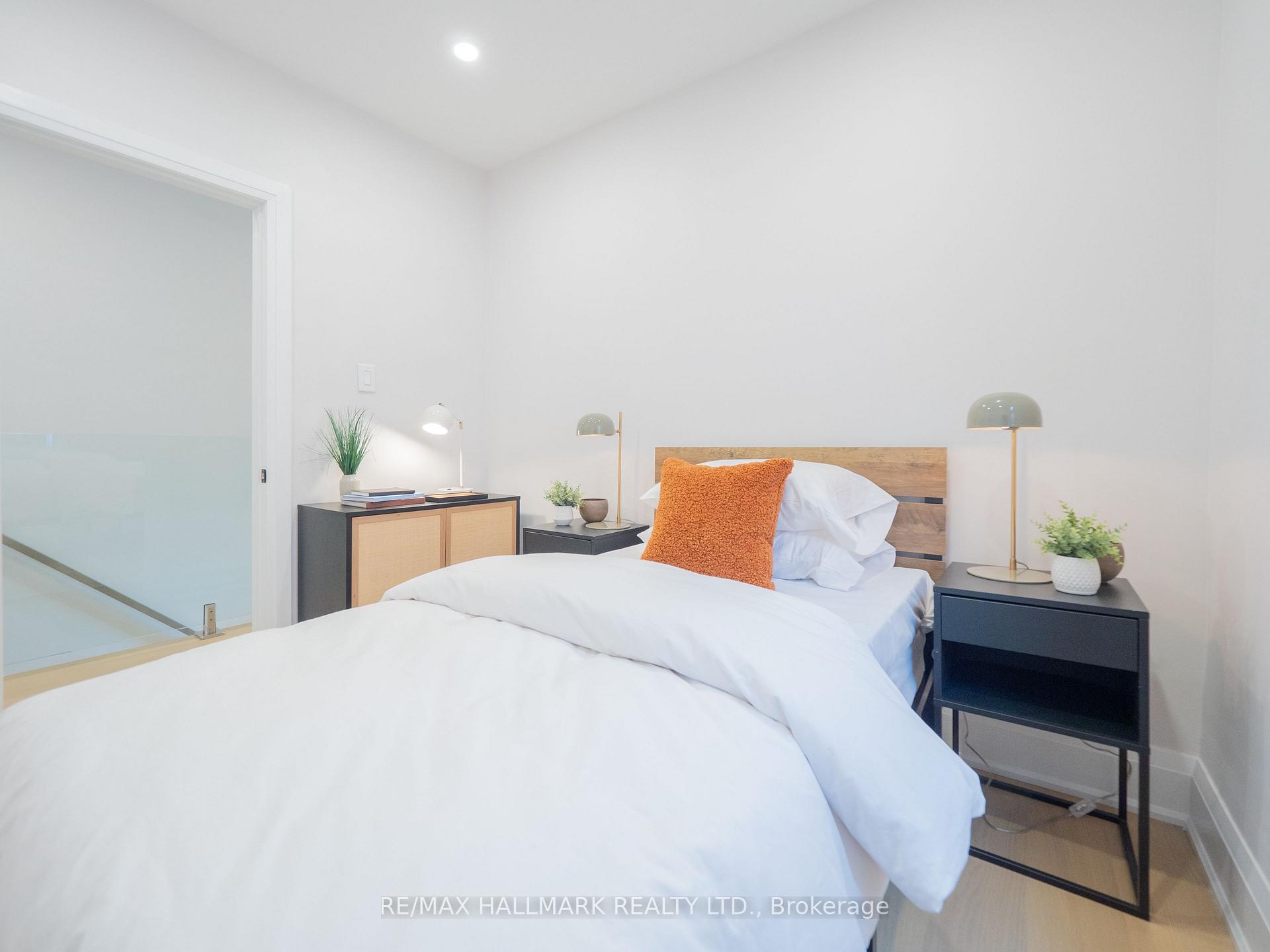 Photo 19 of 18 Millbrook Crescent, Toronto, North Riverdale — HOMEH