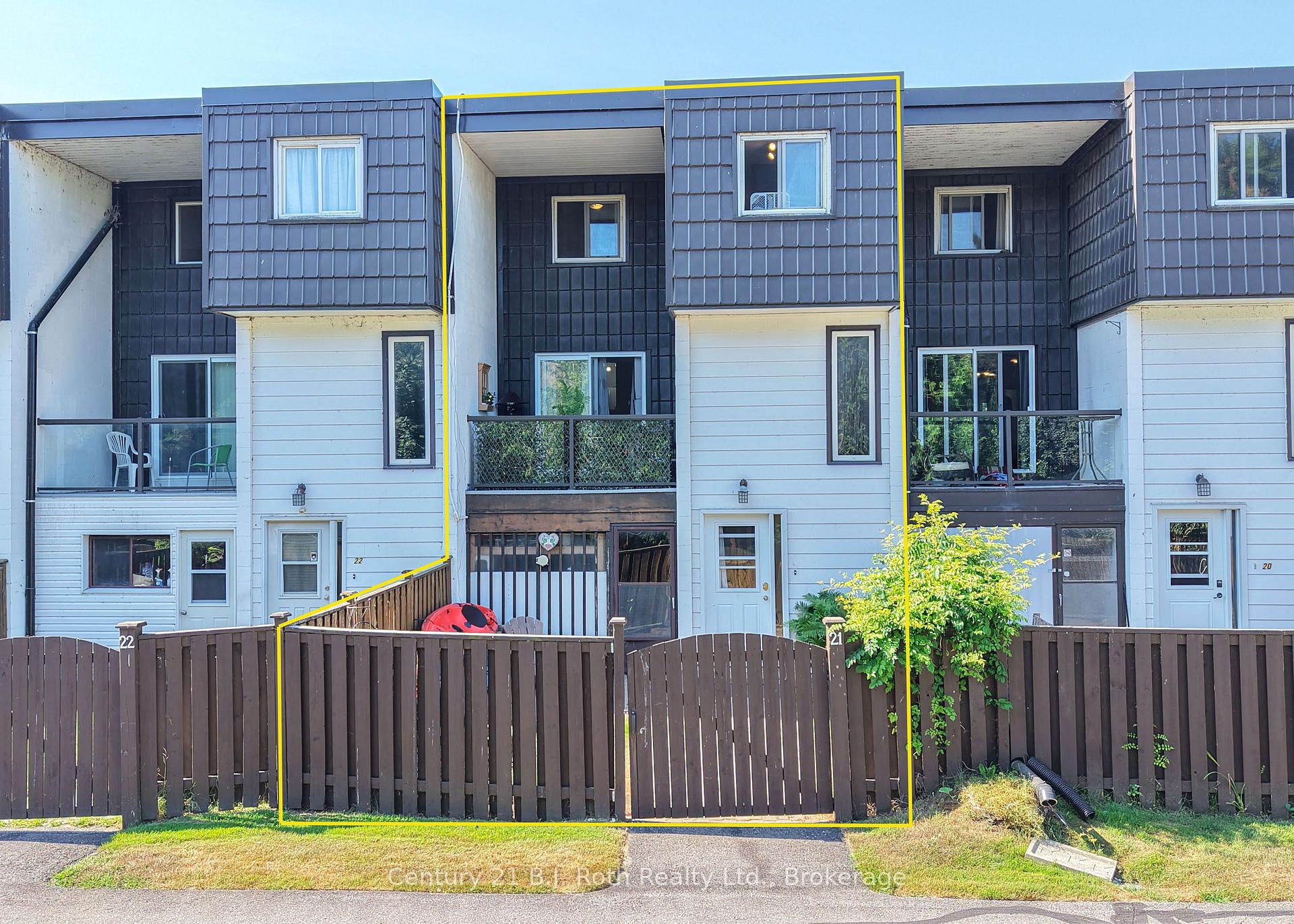 Front of Unit 21, 40 Victoria Crescent