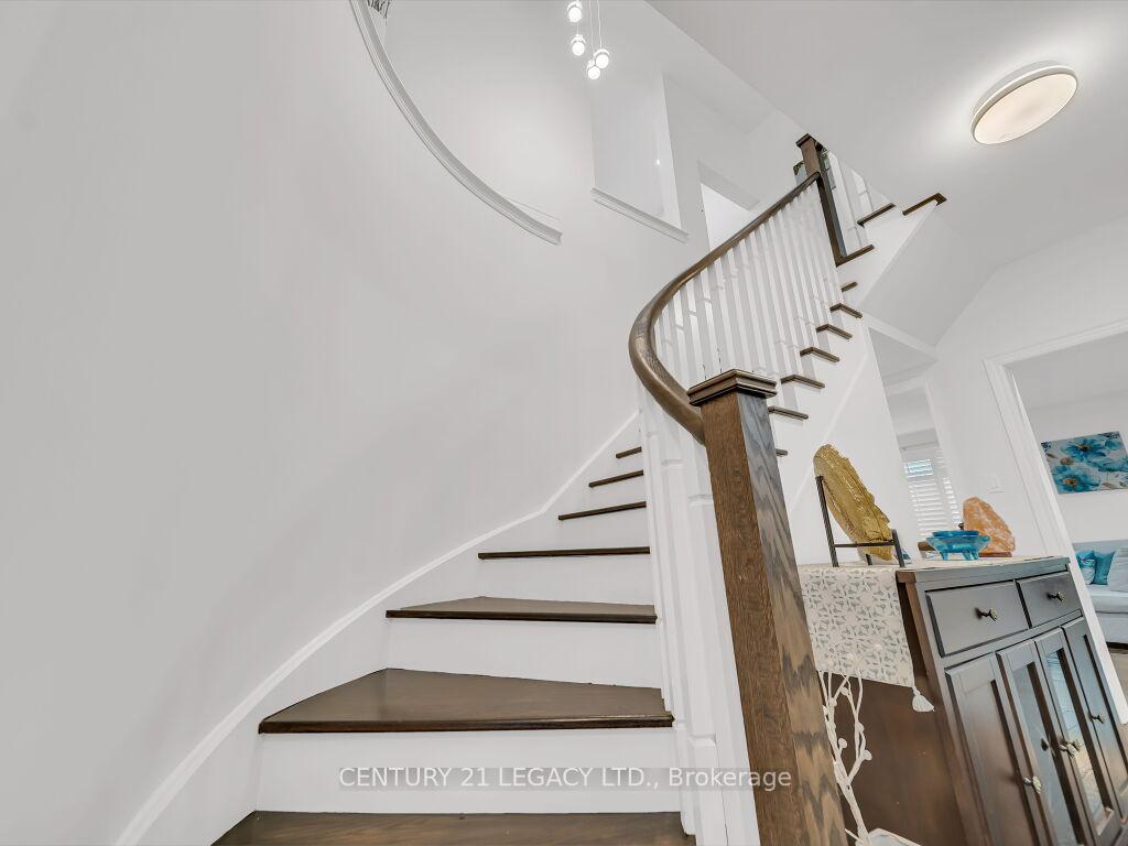 Photo 18 of 8 Covina Road, Brampton, Credit Valley — HOMEH