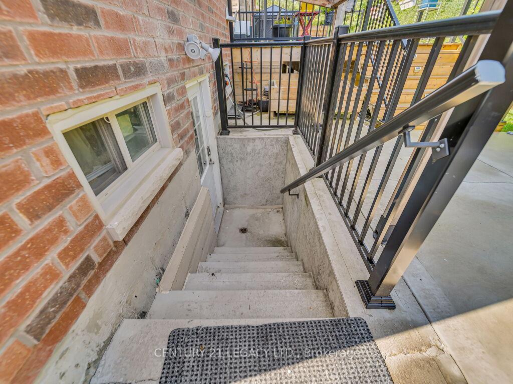 Photo 36 of 8 Covina Road, Brampton, Credit Valley — HOMEH