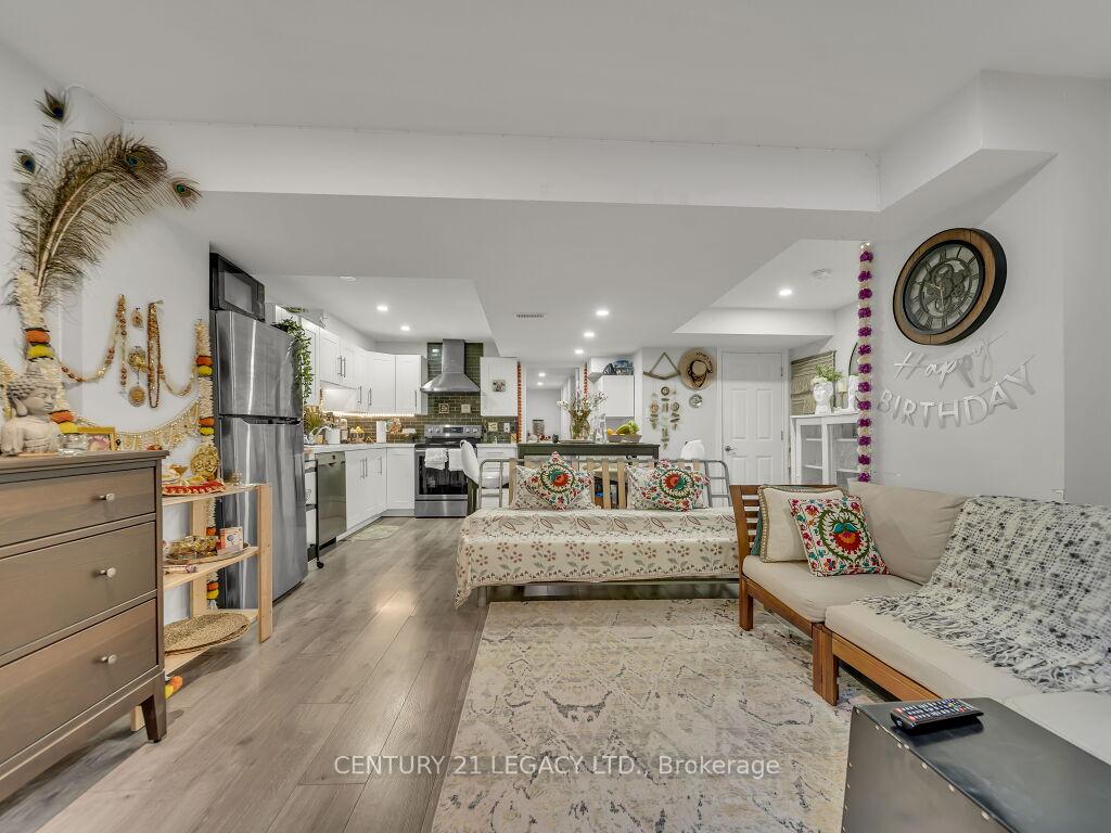 Photo 32 of 8 Covina Road, Brampton, Credit Valley — HOMEH
