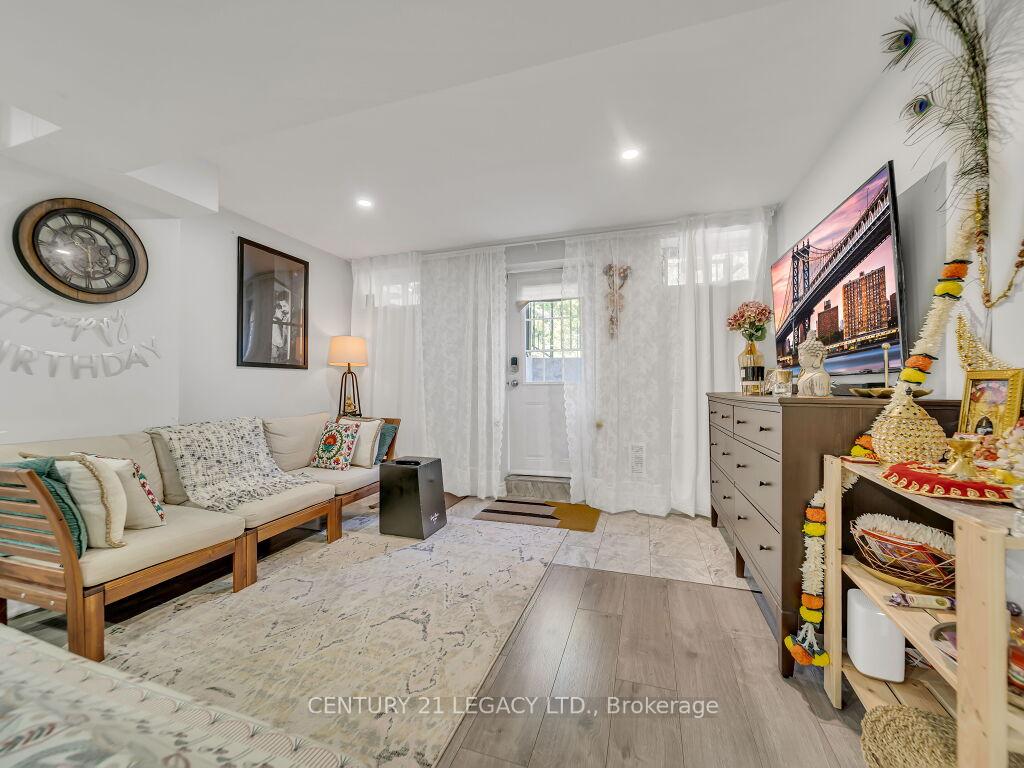 Photo 40 of 8 Covina Road, Brampton, Credit Valley — HOMEH