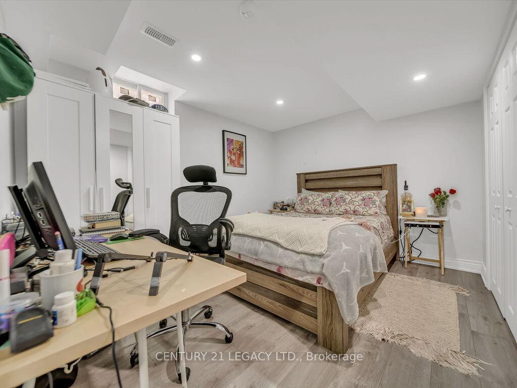 Photo 35 of 8 Covina Road, Brampton, Credit Valley — HOMEH