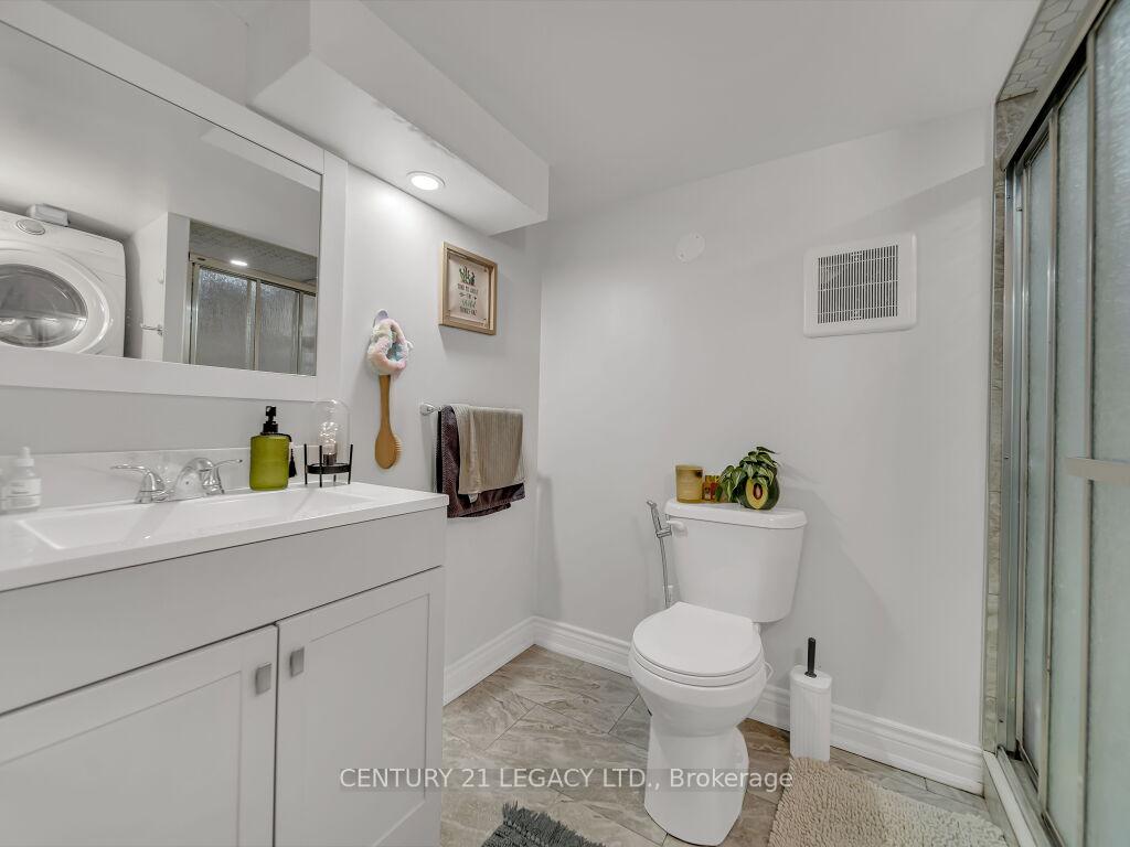 Photo 37 of 8 Covina Road, Brampton, Credit Valley — HOMEH