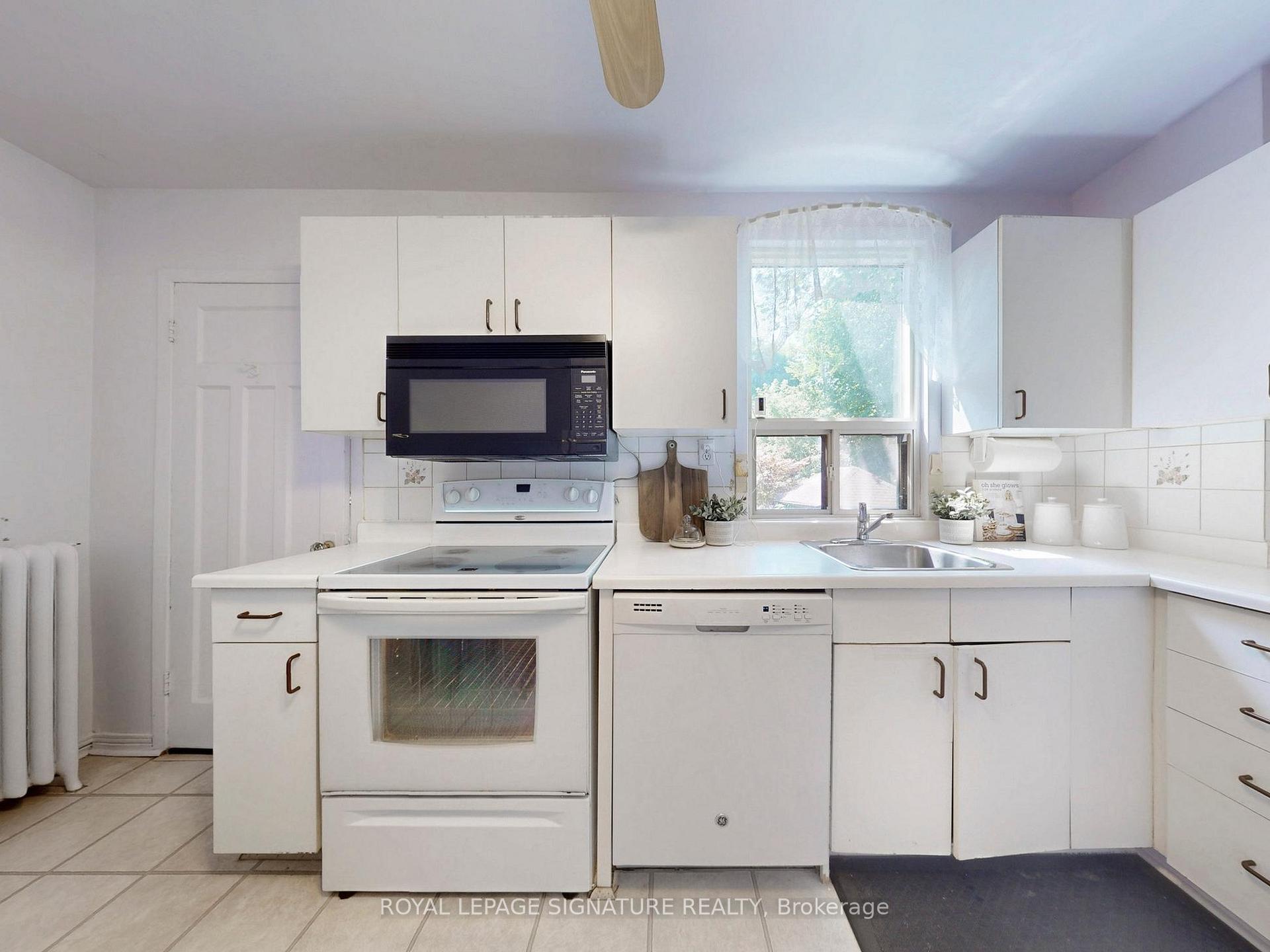 Photo 17 of 153 Castlefield Avenue, Toronto, Yonge-Eglinton — HOMEH