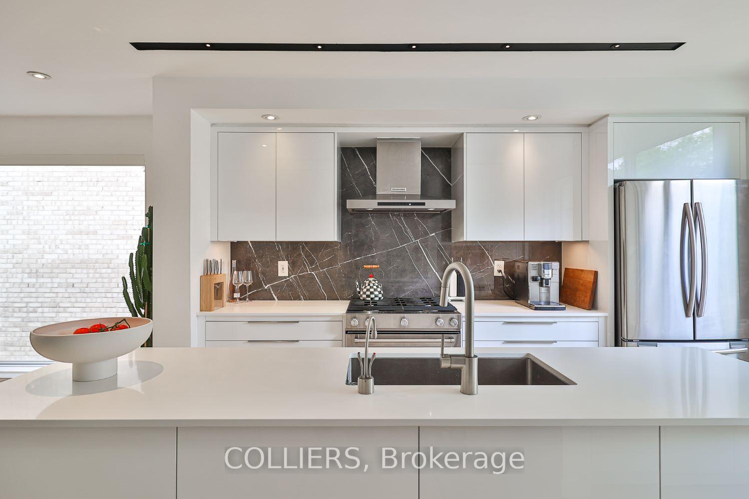 Photo 4 of 380 Old Orchard Grove, Toronto, Bedford Park-Nortown — HOMEH