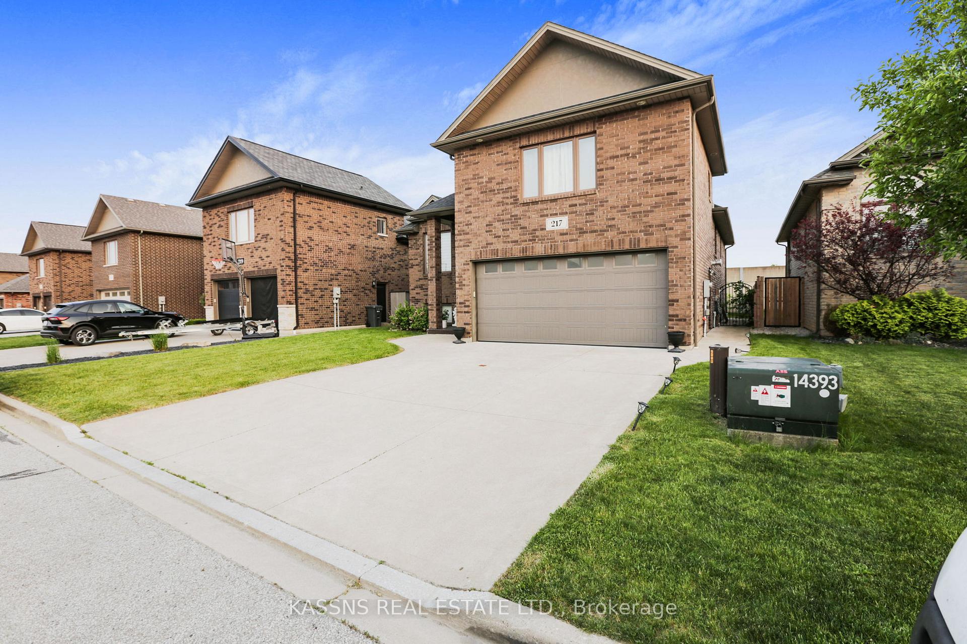 Photo 2 of 217 Branton Crescent, Lakeshore — HOMEH
