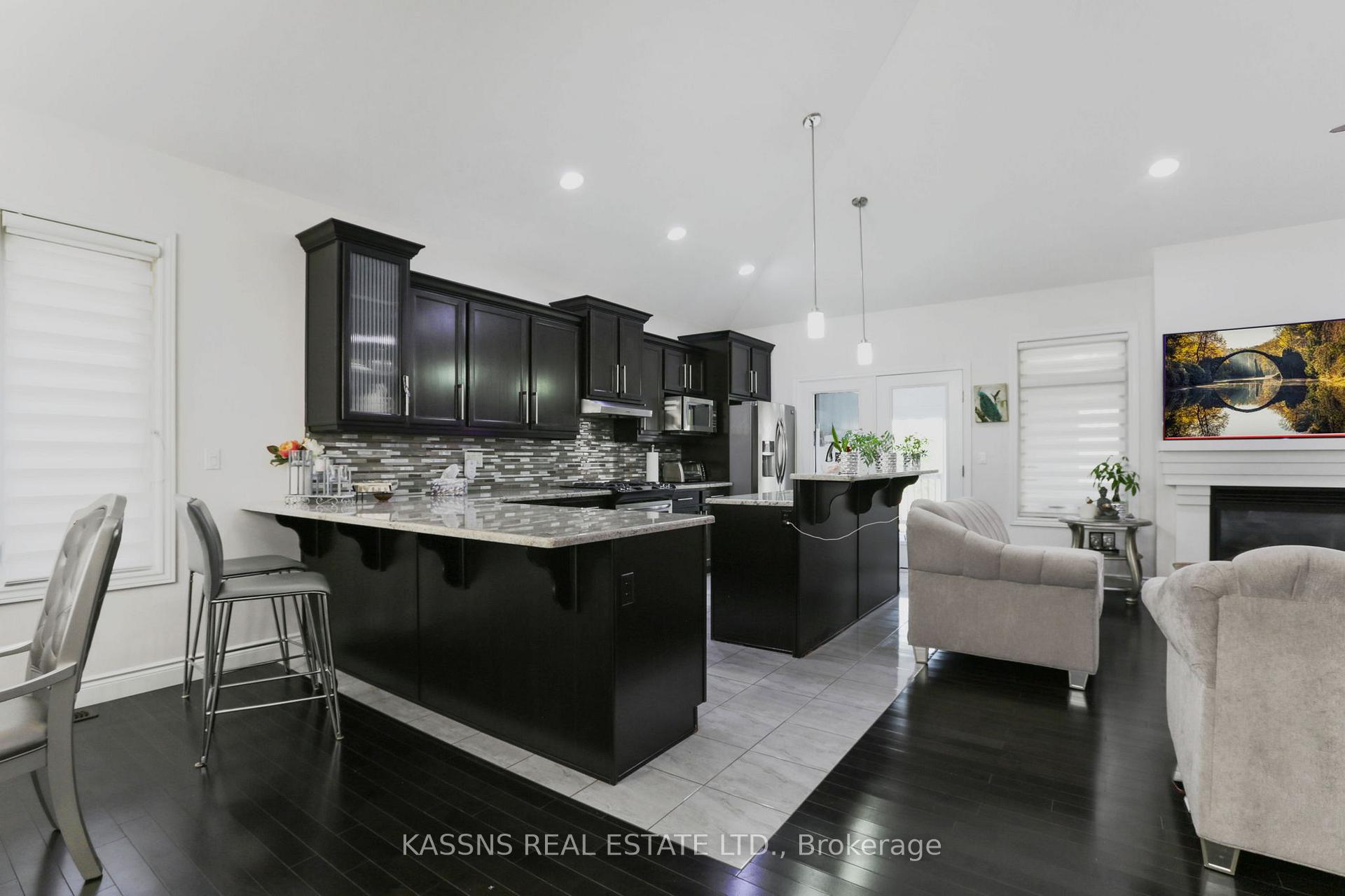 Photo 4 of 217 Branton Crescent, Lakeshore — HOMEH