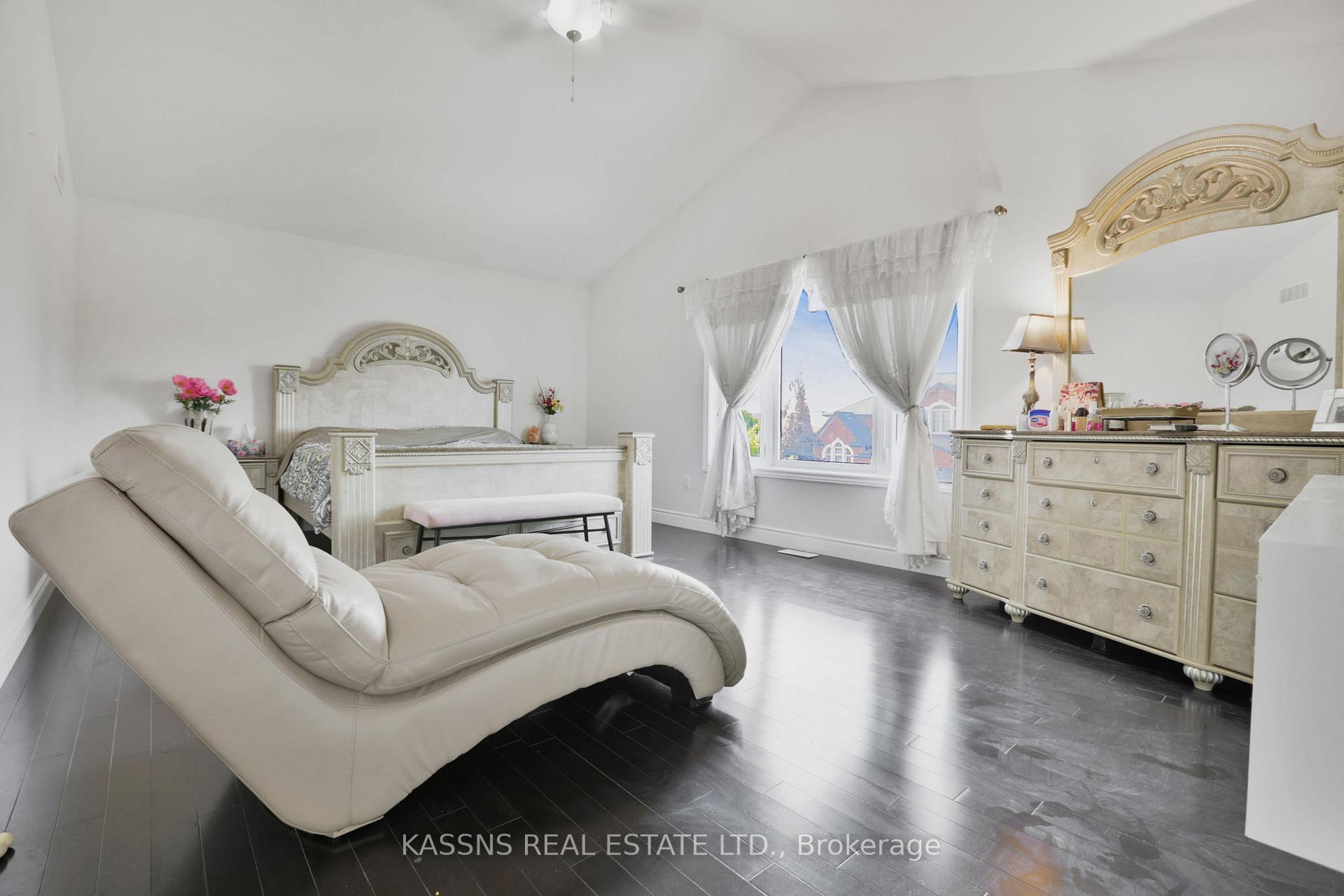 Photo 13 of 217 Branton Crescent, Lakeshore — HOMEH