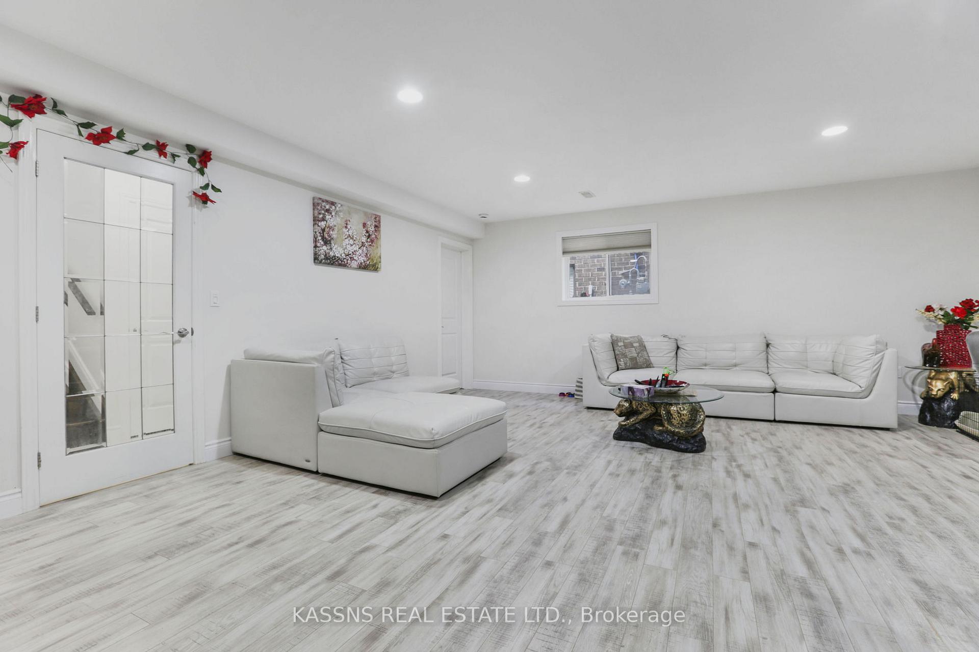 Photo 40 of 217 Branton Crescent, Lakeshore — HOMEH