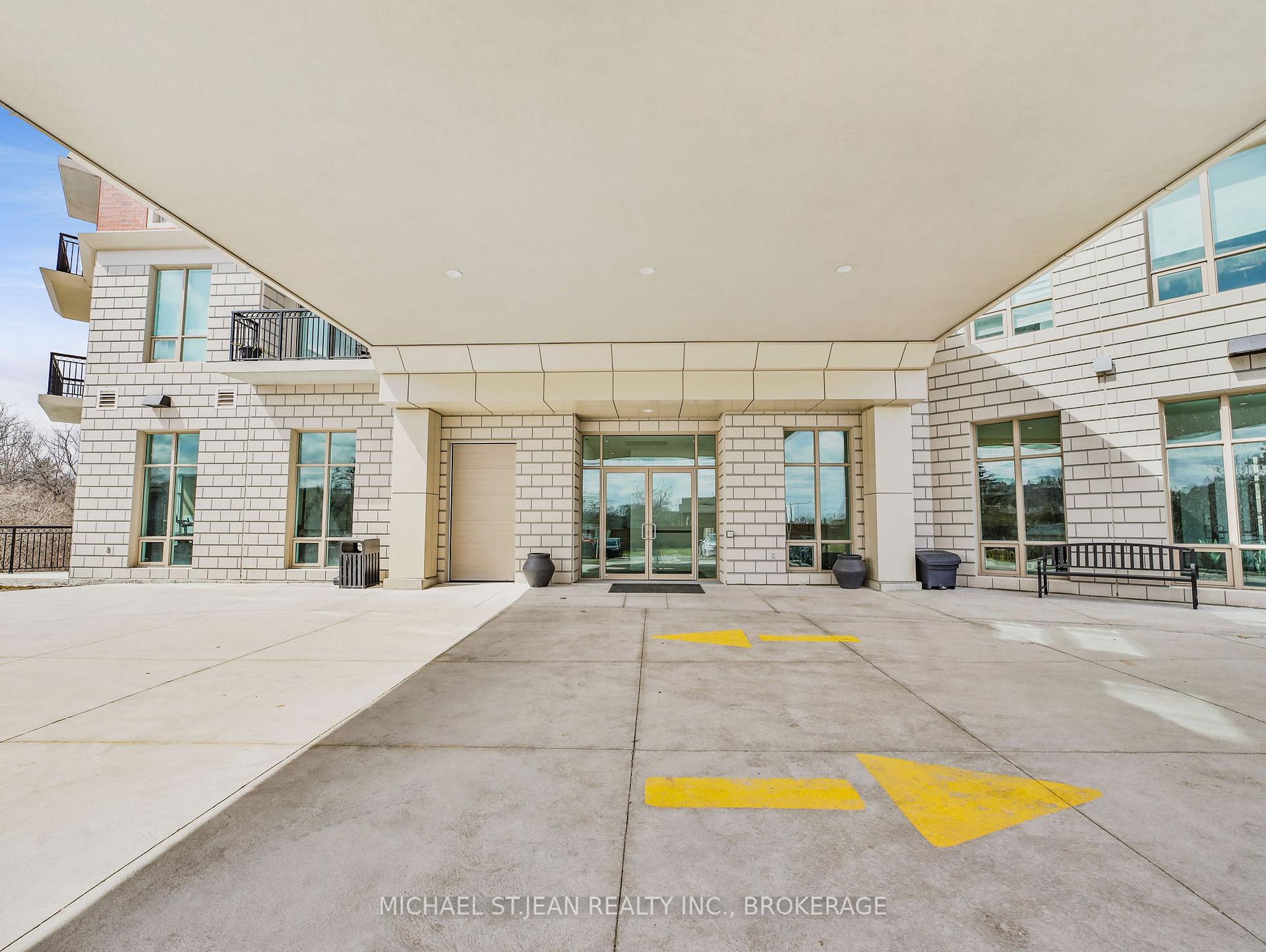 Photo 9 of Unit 304, 2750 King Street E, Hamilton, Greenford — HOMEH