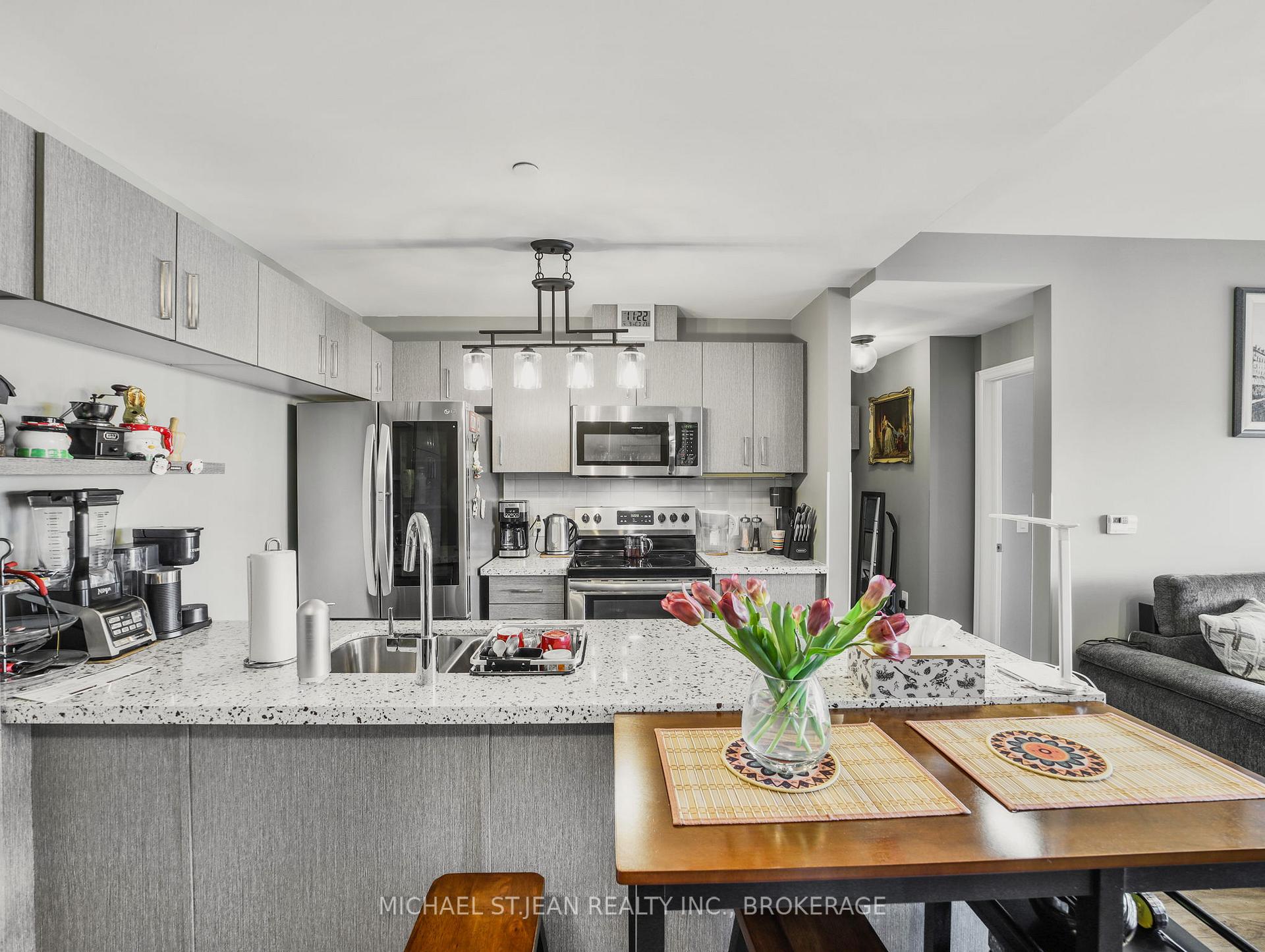 Photo 12 of Unit 304, 2750 King Street E, Hamilton, Greenford — HOMEH
