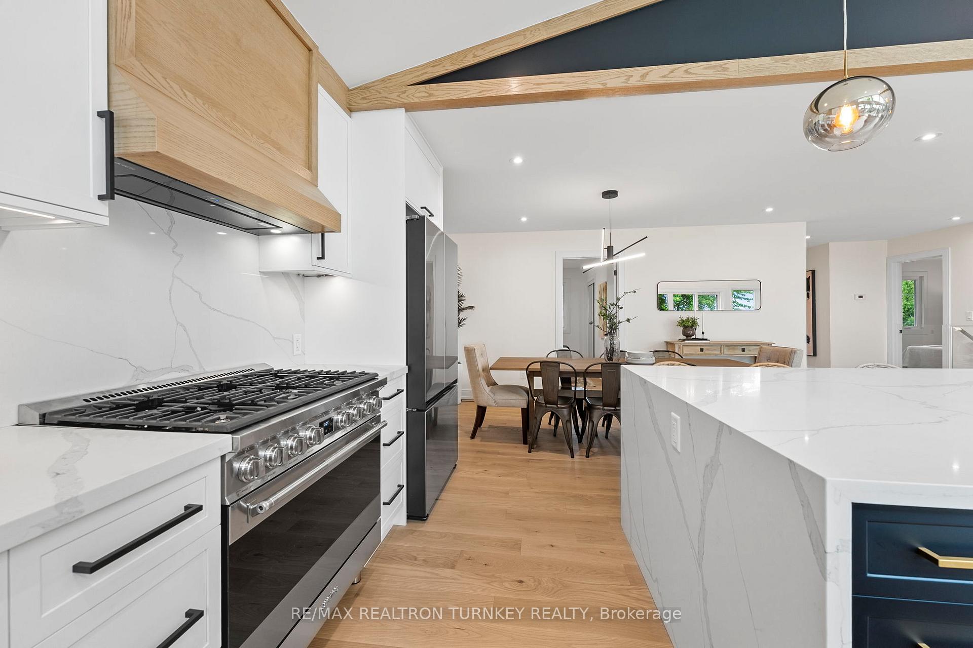 Photo 10 of 156 Holmes Point Road, Georgina, Pefferlaw — HOMEH