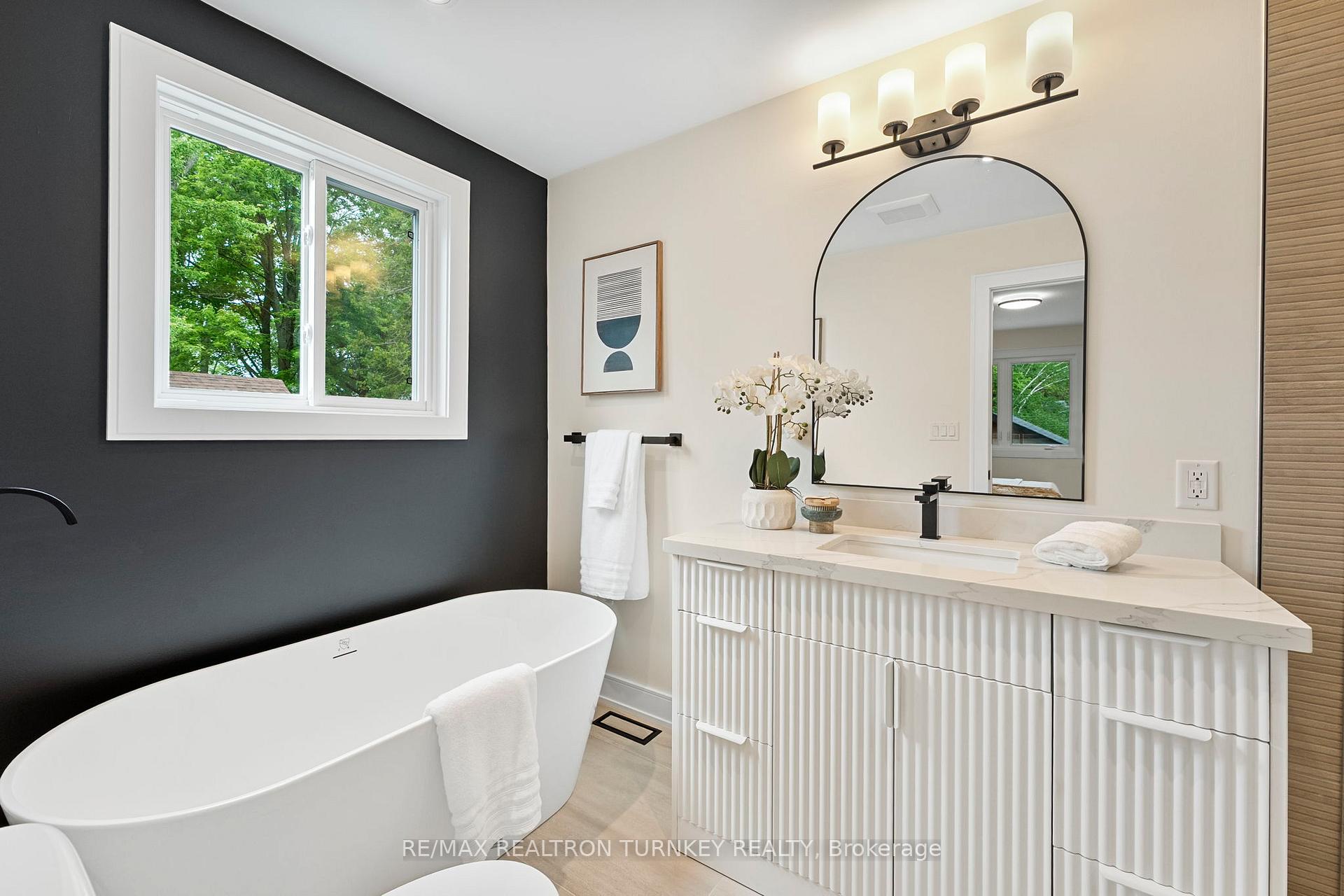Photo 20 of 156 Holmes Point Road, Georgina, Pefferlaw — HOMEH
