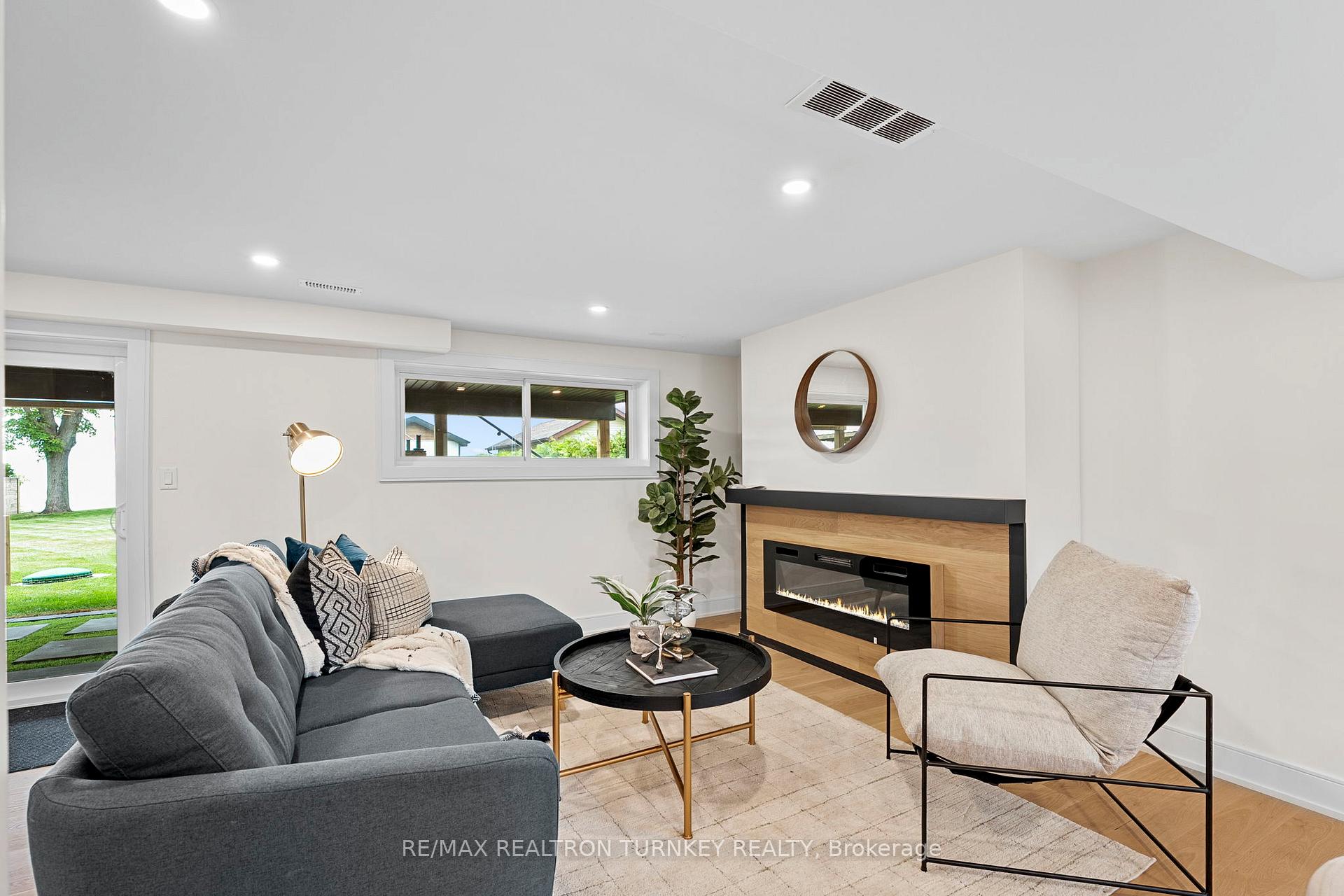 Photo 29 of 156 Holmes Point Road, Georgina, Pefferlaw — HOMEH