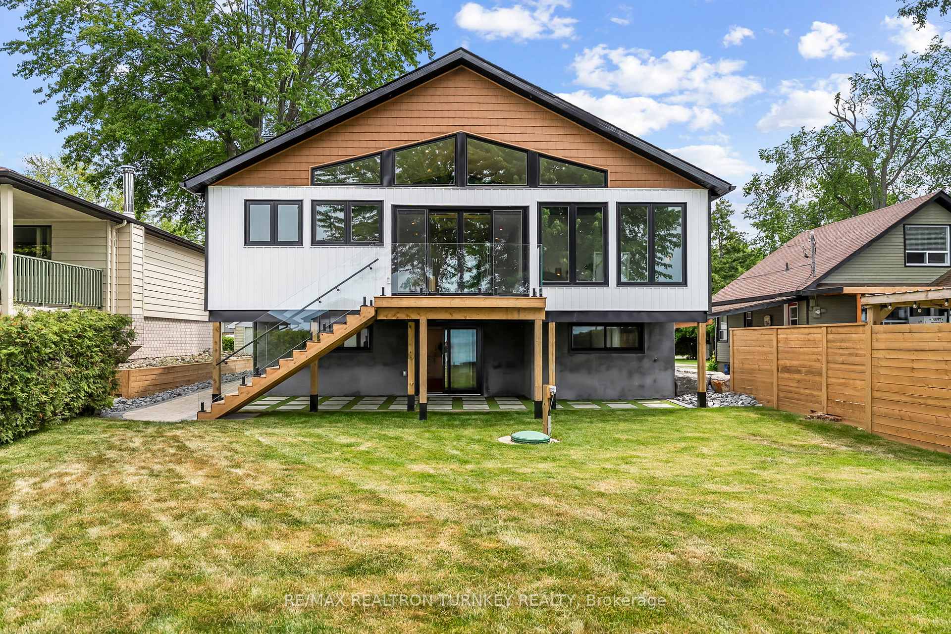 Photo 36 of 156 Holmes Point Road, Georgina, Pefferlaw — HOMEH