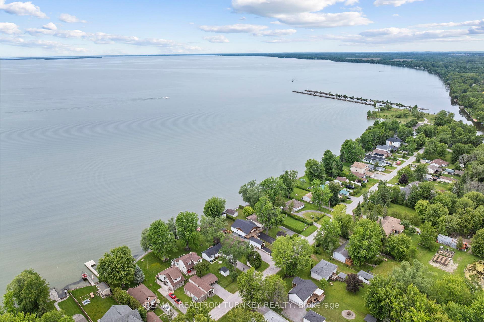 Photo 43 of 156 Holmes Point Road, Georgina, Pefferlaw — HOMEH