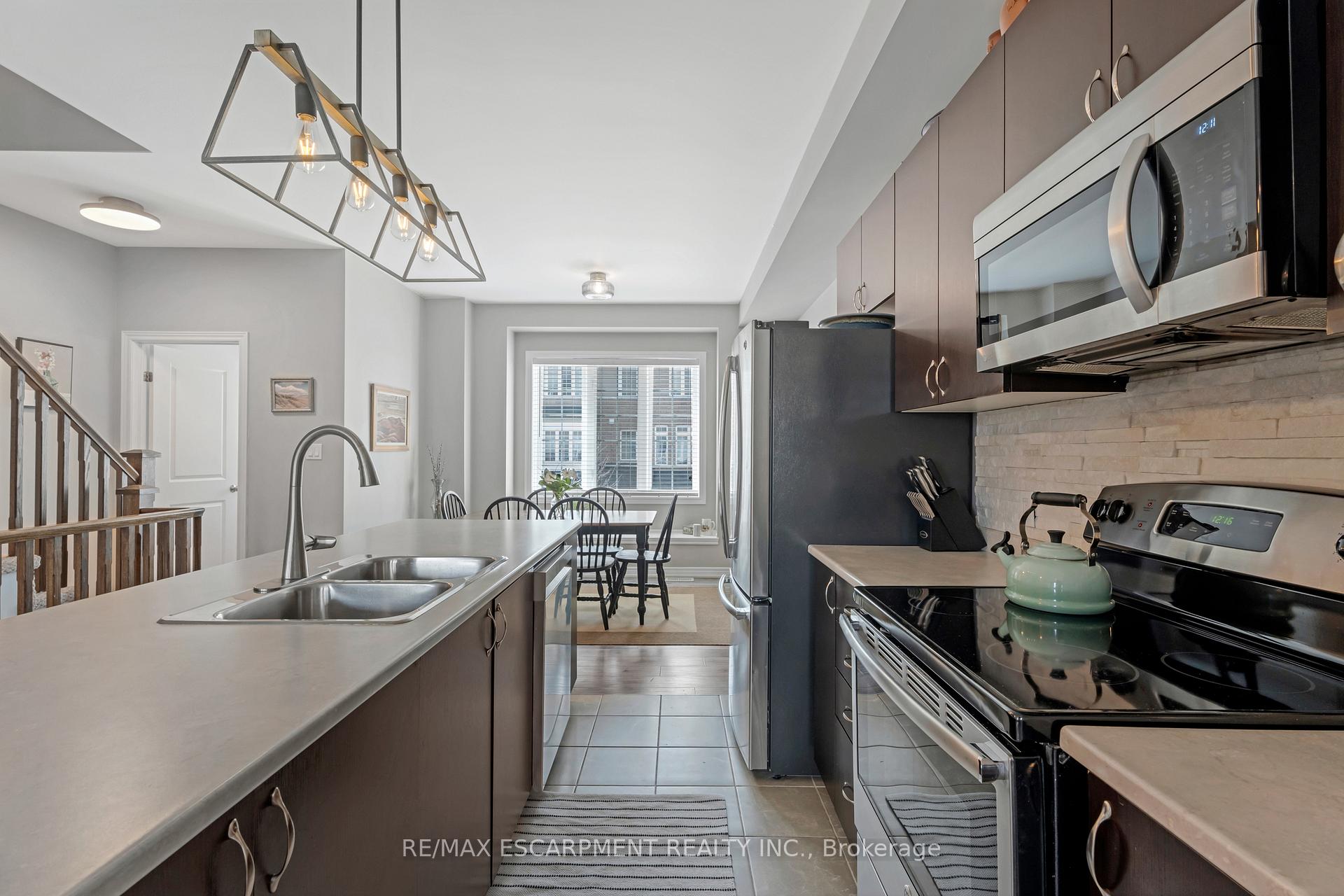 Photo 8 of Unit 19, 122 Dundas Street E, Hamilton, Waterdown — HOMEH