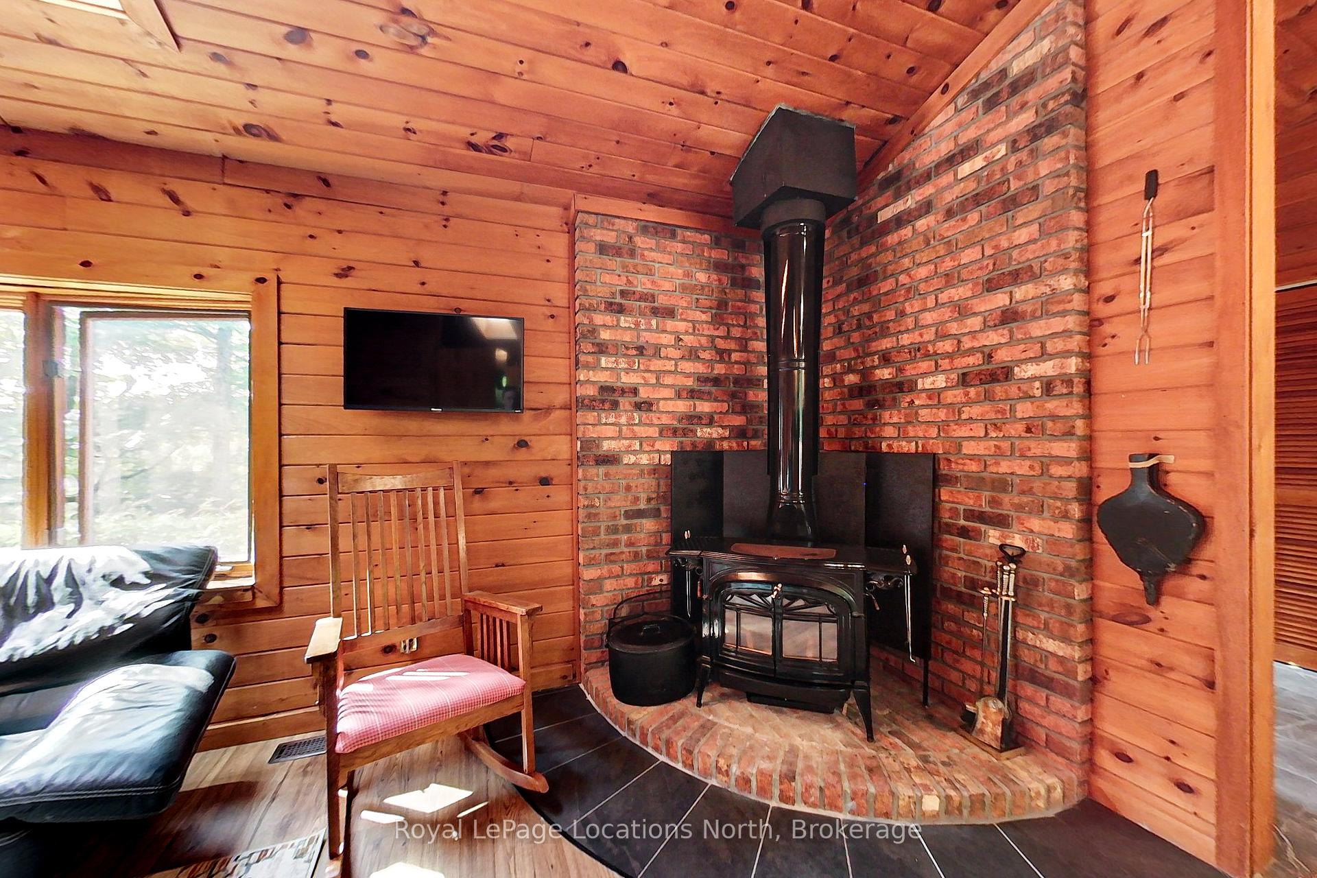 Photo 12 of 569263 6TH Side Road, Blue Mountains — HOMEH