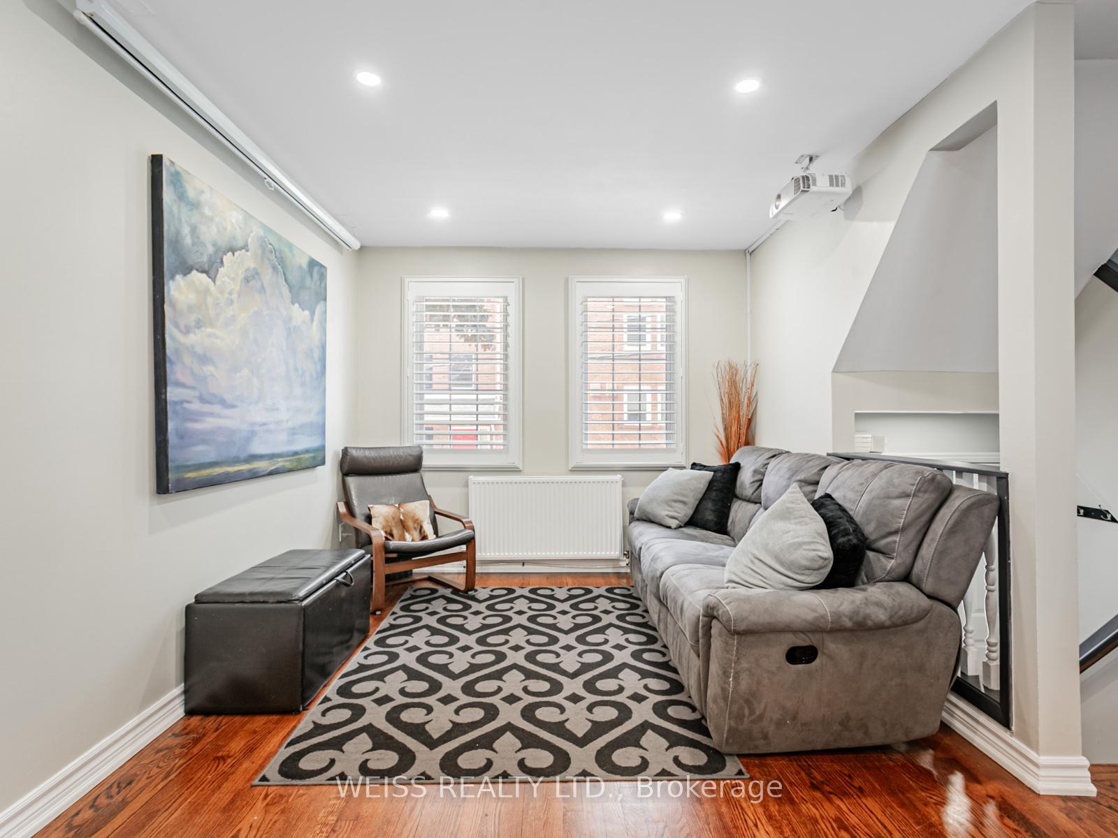 Photo 3 of 215 Milan Street, Toronto, Moss Park — HOMEH
