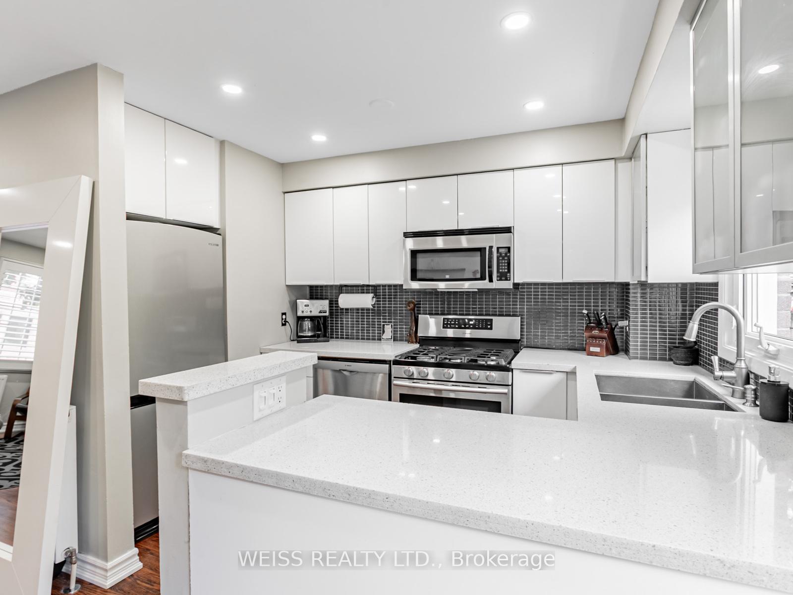 Photo 4 of 215 Milan Street, Toronto, Moss Park — HOMEH