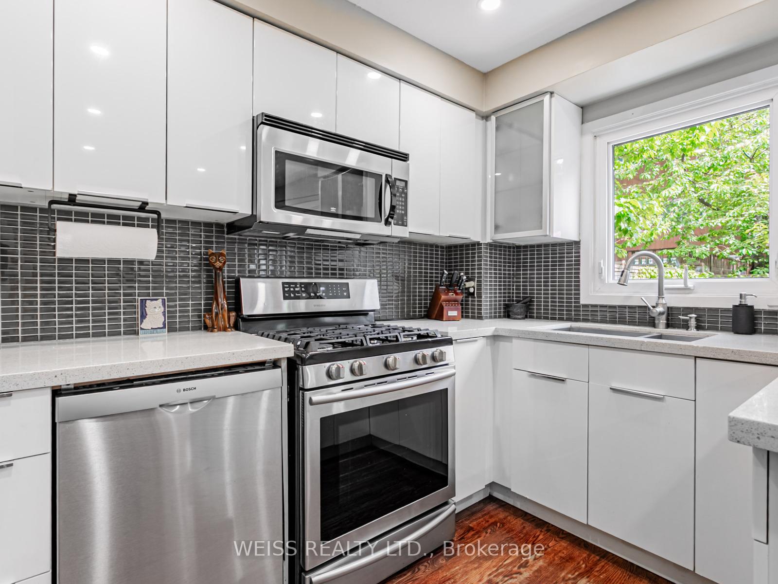 Photo 10 of 215 Milan Street, Toronto, Moss Park — HOMEH