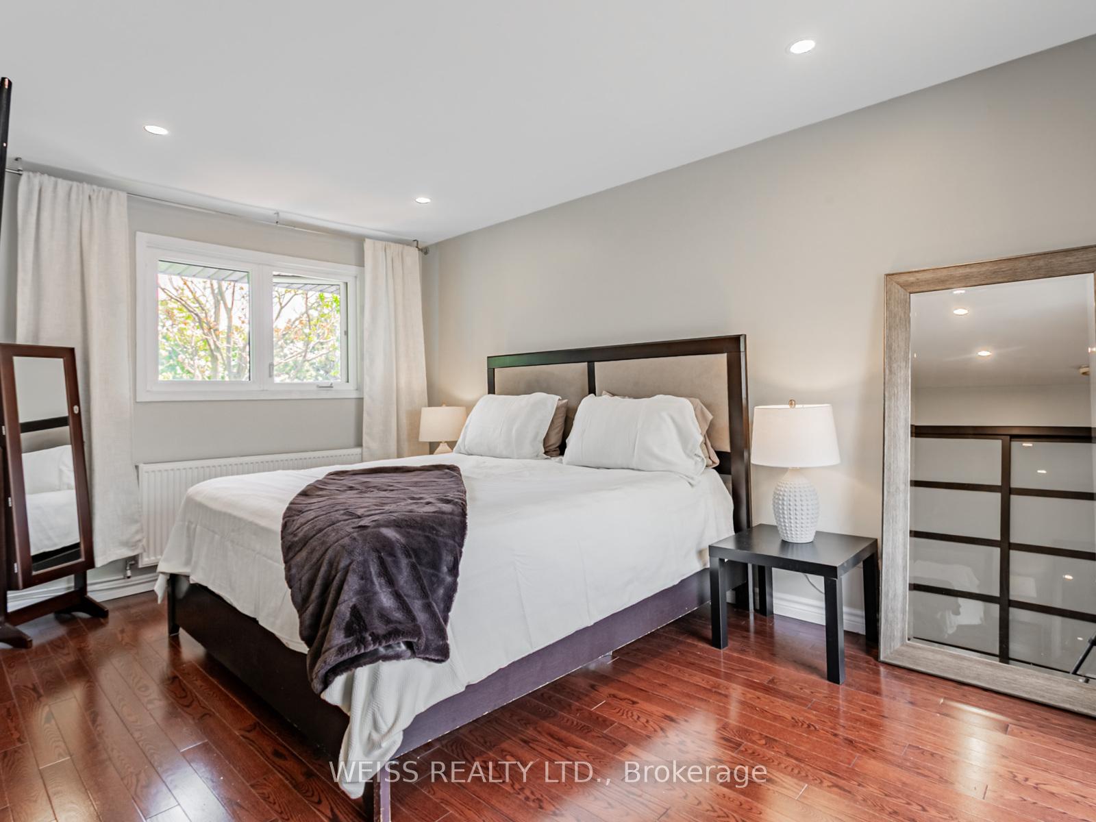 Photo 6 of 215 Milan Street, Toronto, Moss Park — HOMEH