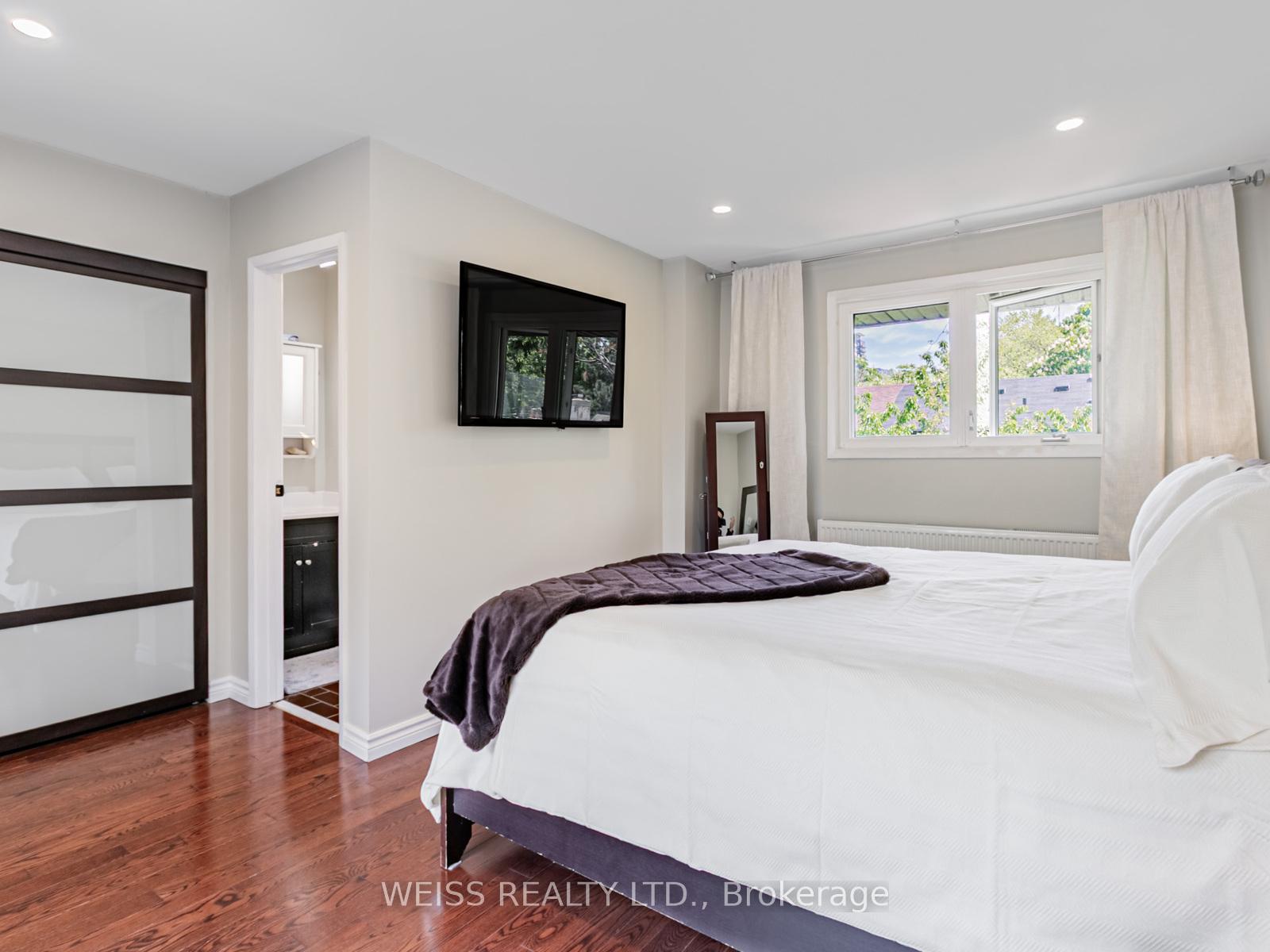 Photo 13 of 215 Milan Street, Toronto, Moss Park — HOMEH