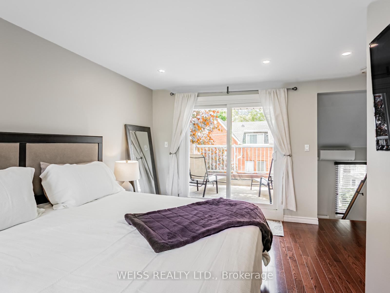Photo 9 of 215 Milan Street, Toronto, Moss Park — HOMEH