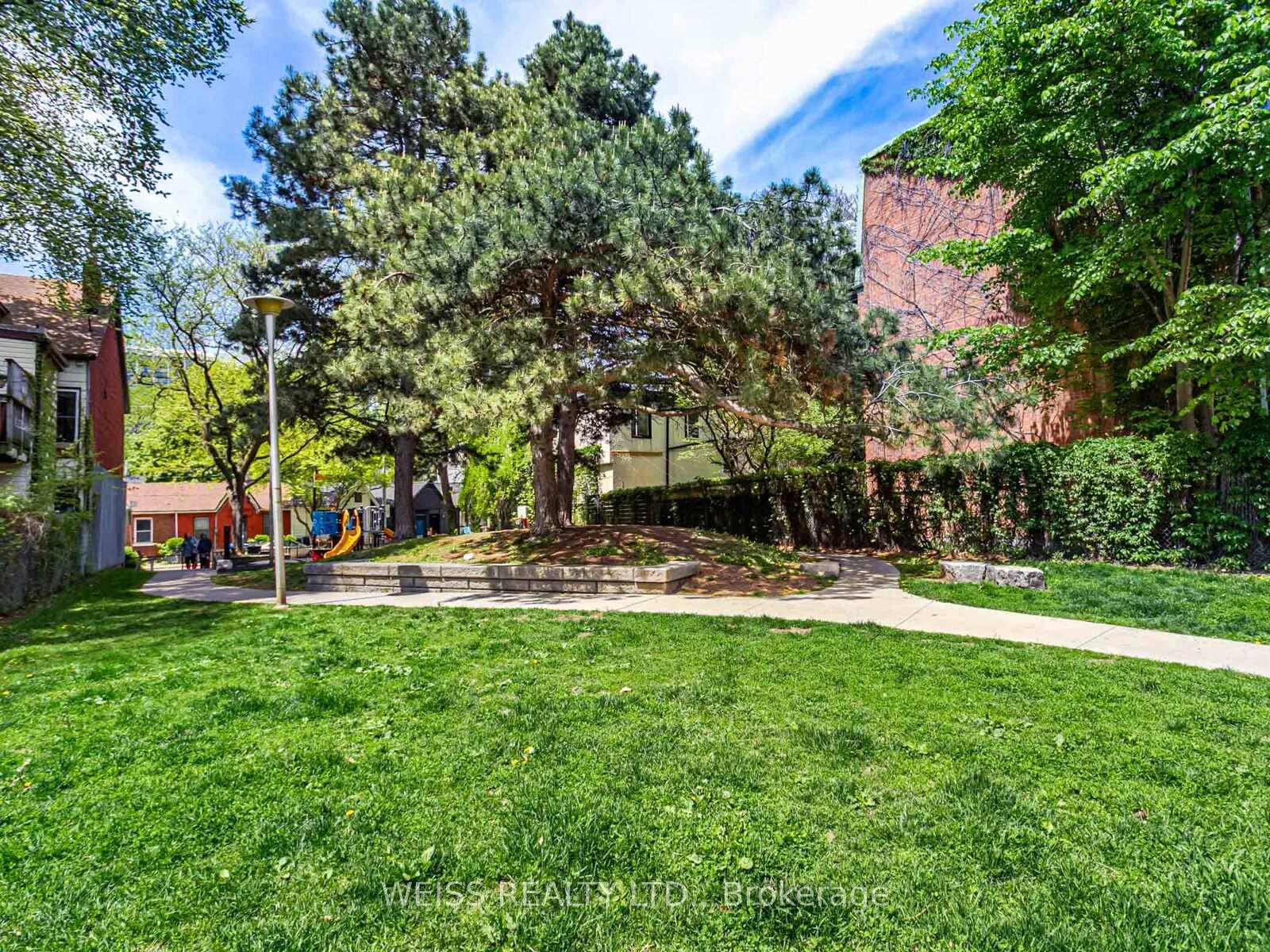 Photo 23 of 215 Milan Street, Toronto, Moss Park — HOMEH