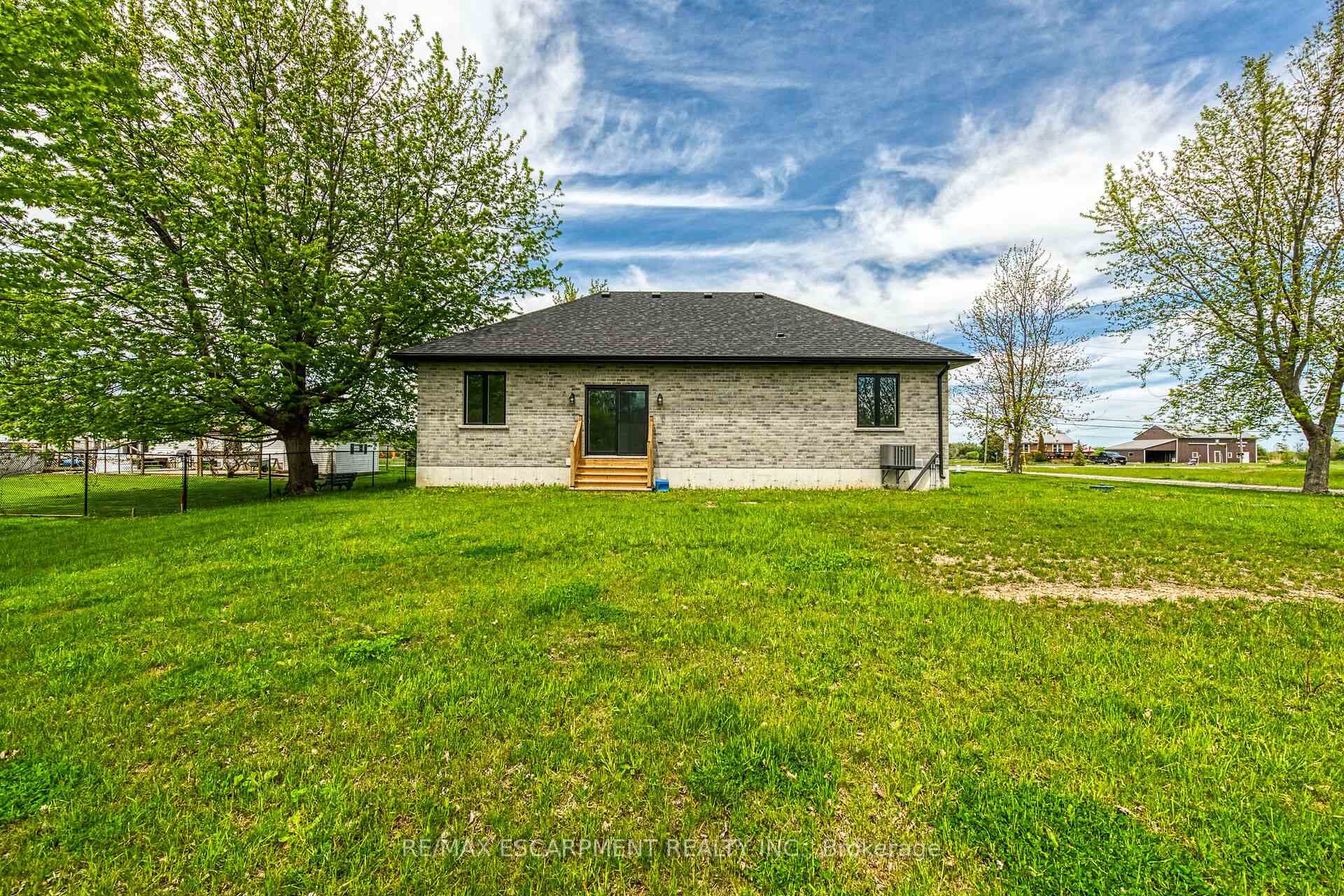Photo 31 of 786 South Coast Drive, Haldimand — HOMEH