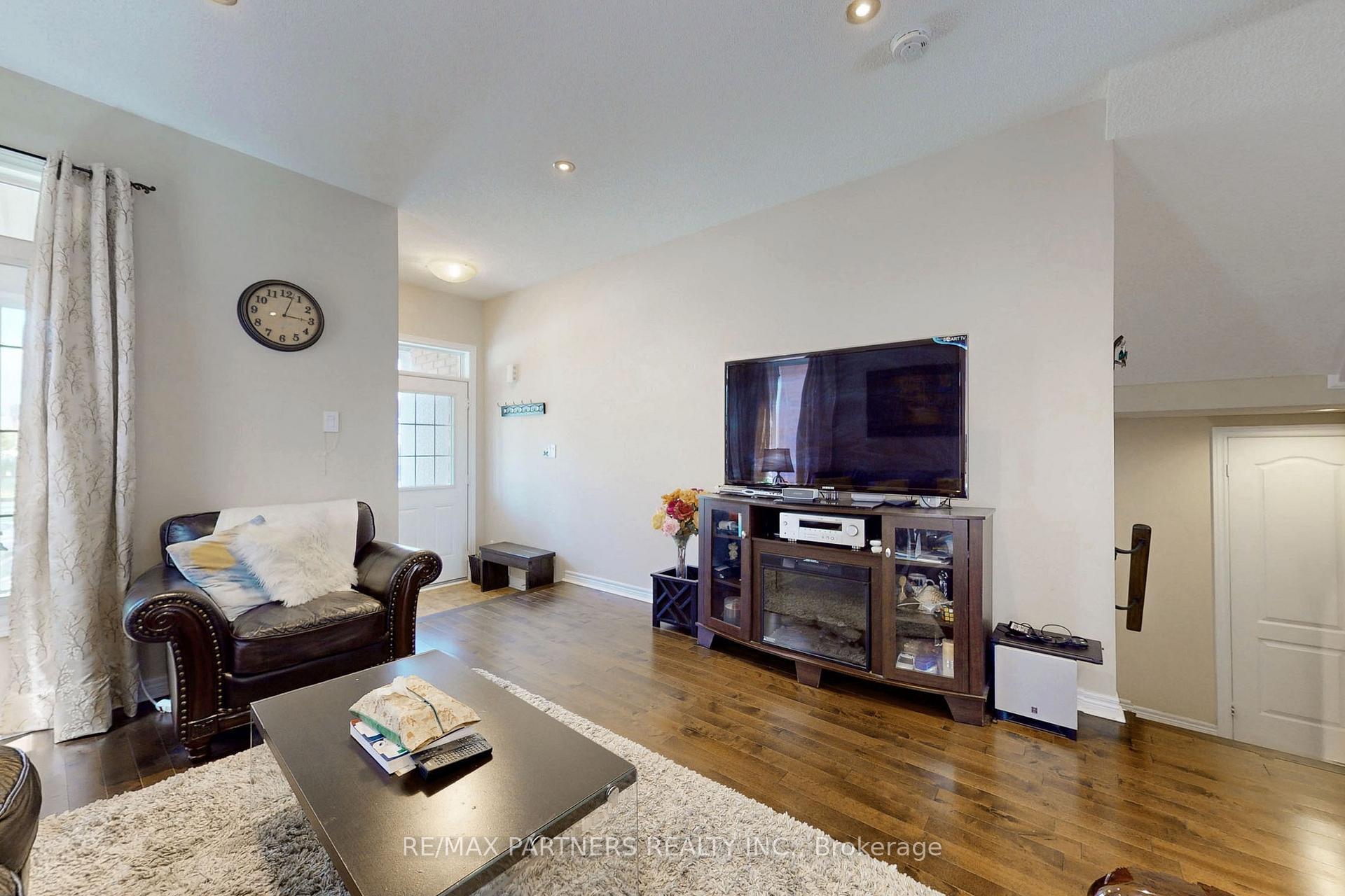 Photo 10 of 86 Chokecherry Crescent, Markham, Wismer — HOMEH