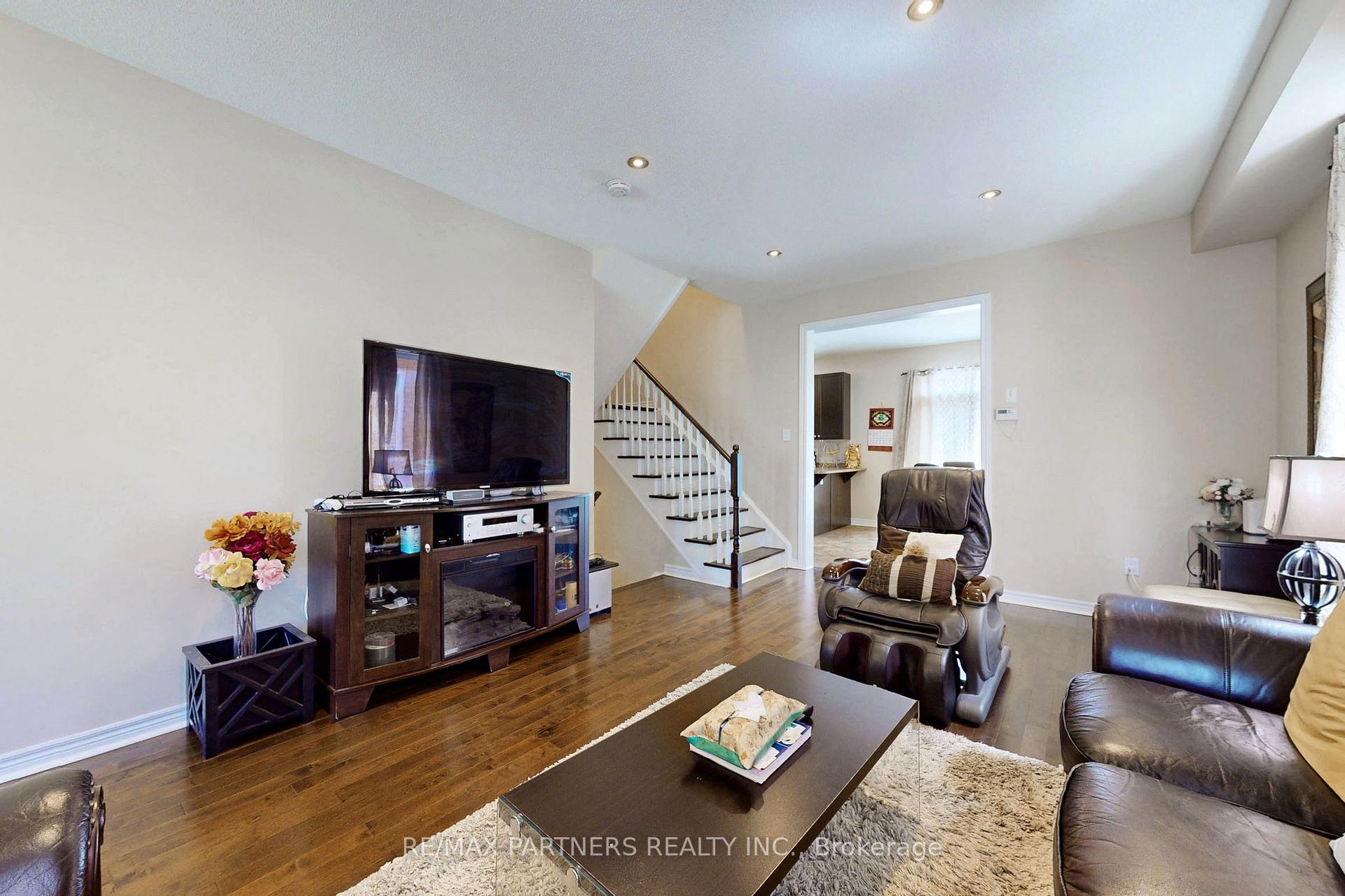 Photo 25 of 86 Chokecherry Crescent, Markham, Wismer — HOMEH