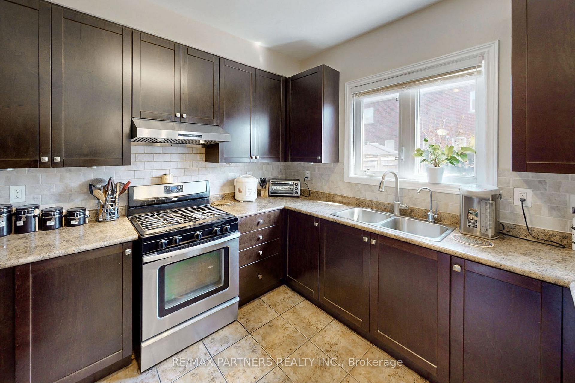 Photo 22 of 86 Chokecherry Crescent, Markham, Wismer — HOMEH
