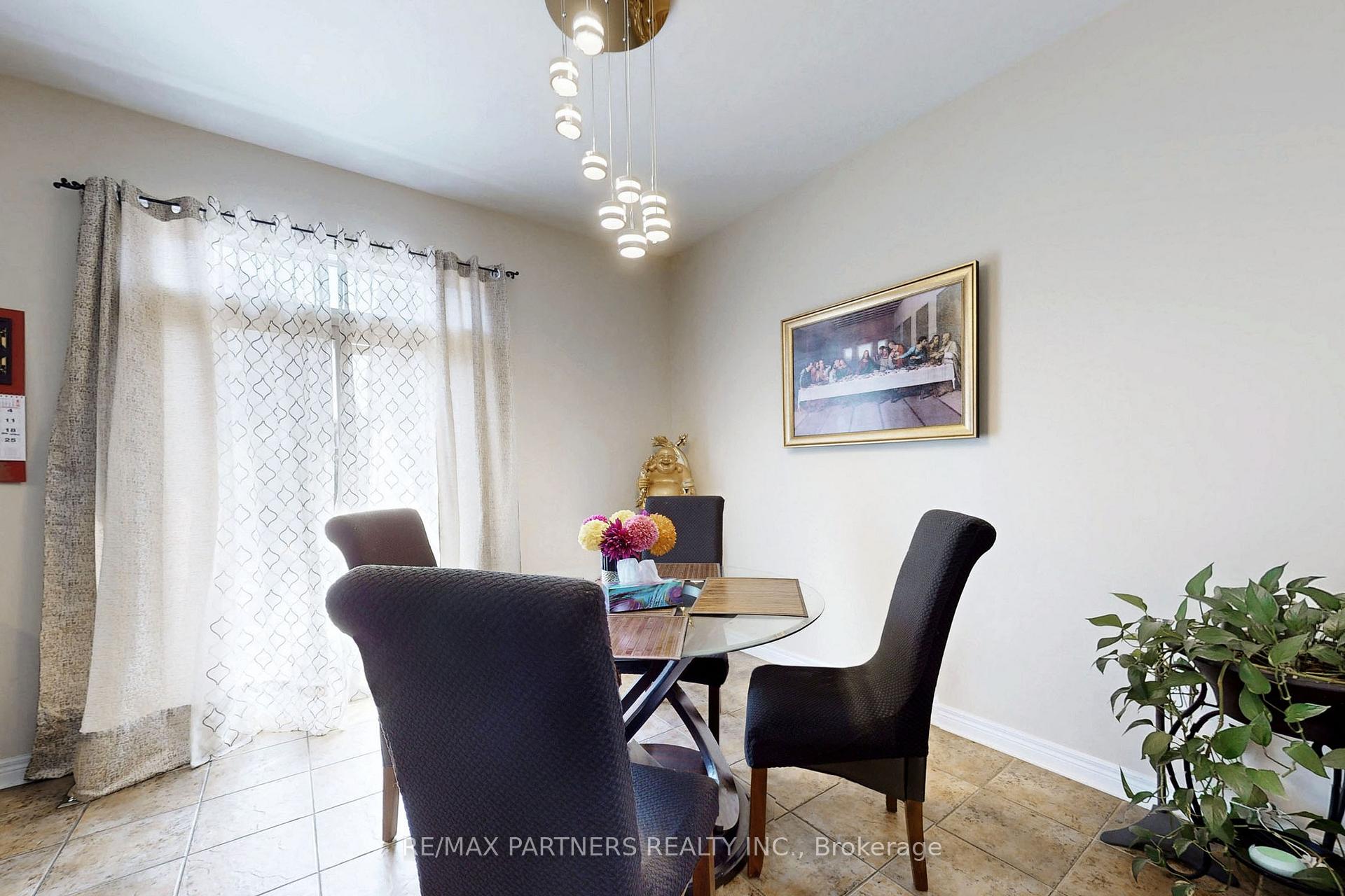 Photo 18 of 86 Chokecherry Crescent, Markham, Wismer — HOMEH