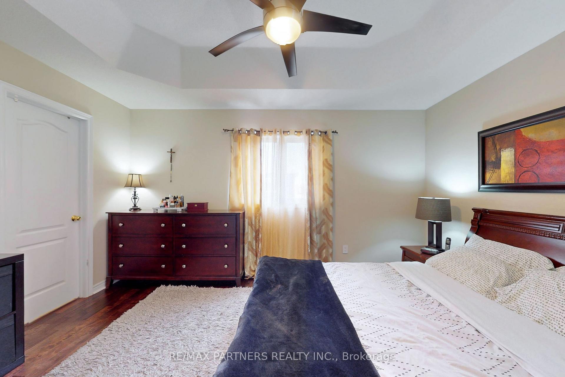 Photo 4 of 86 Chokecherry Crescent, Markham, Wismer — HOMEH