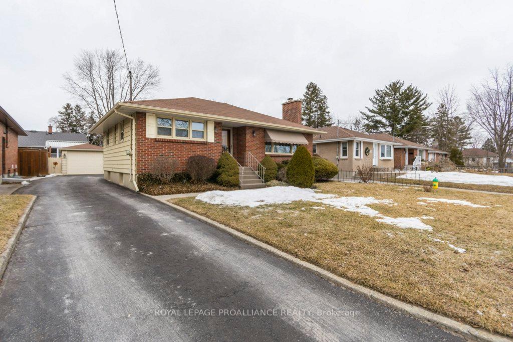 Photo 3 of 82 Crestview Avenue, Belleville, Belleville Ward — HOMEH